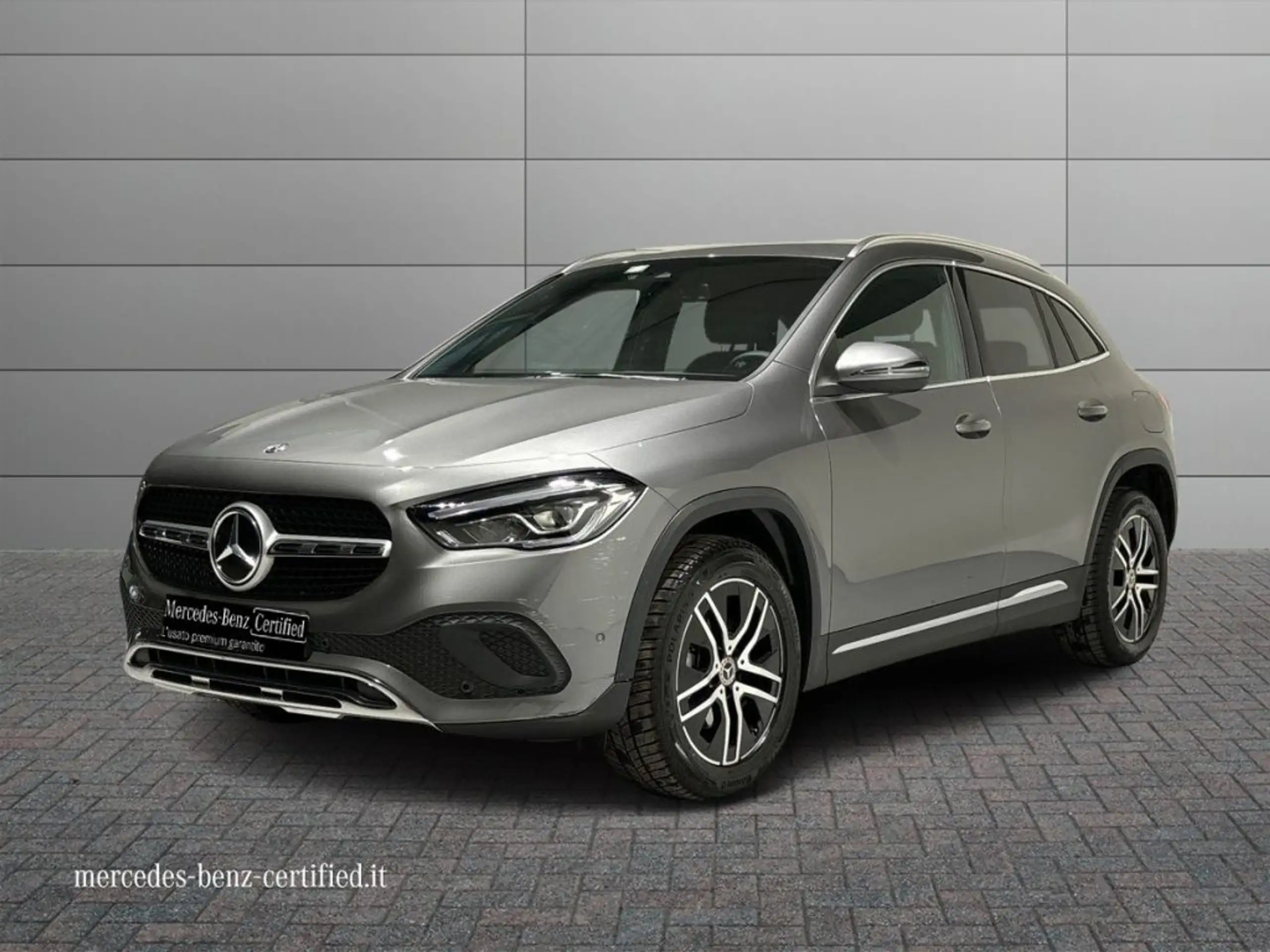 Mercedes-Benz - GLA 200