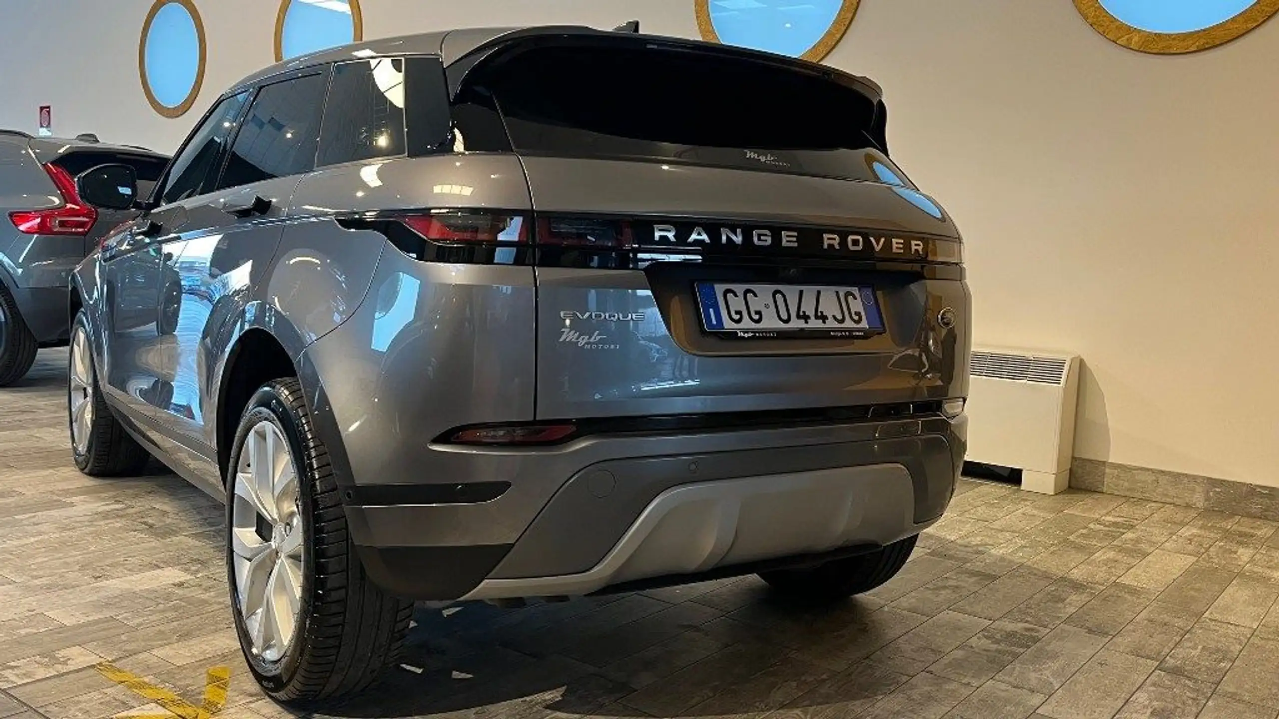 Land Rover - Range Rover Evoque