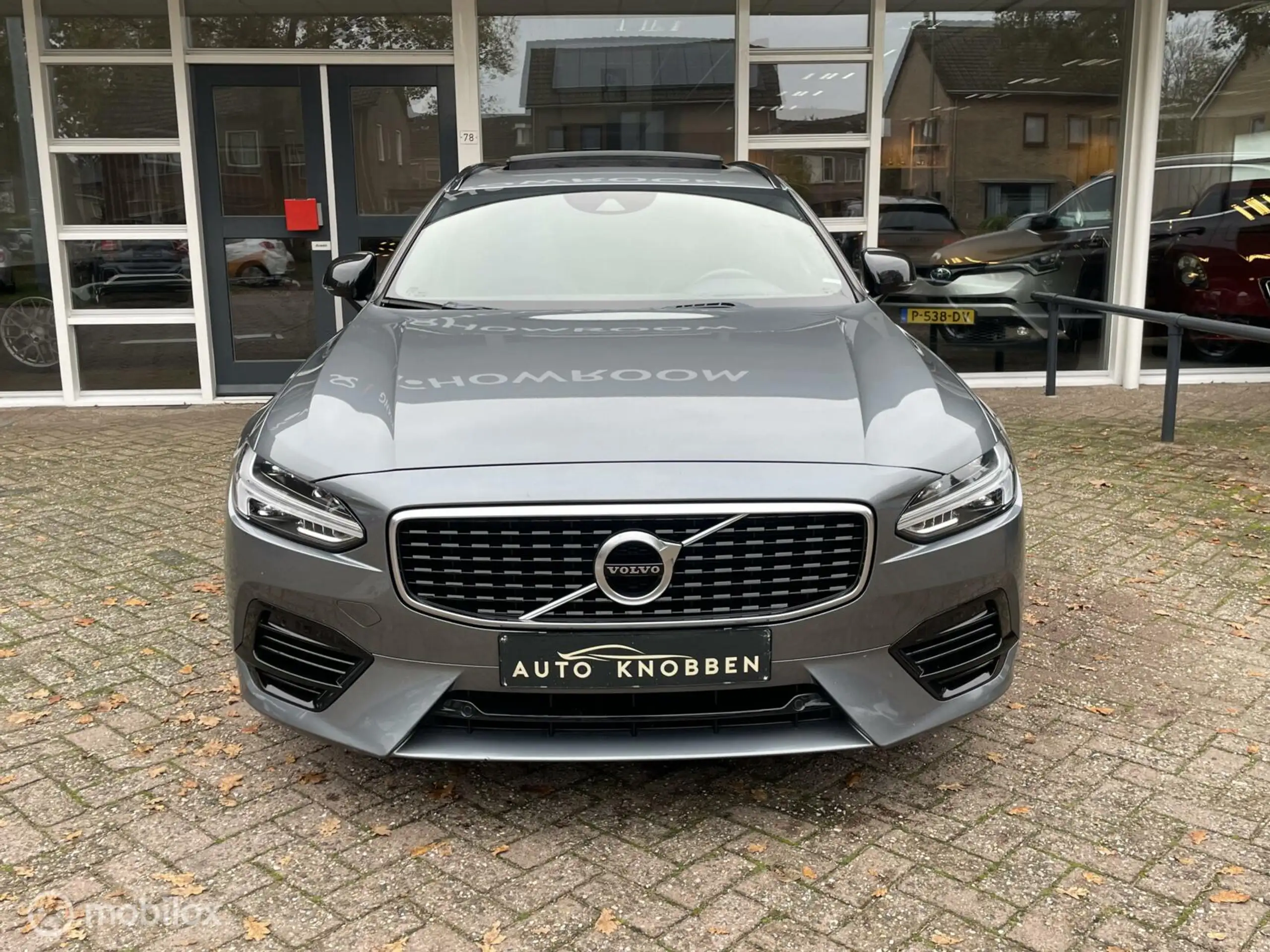 Volvo - V90