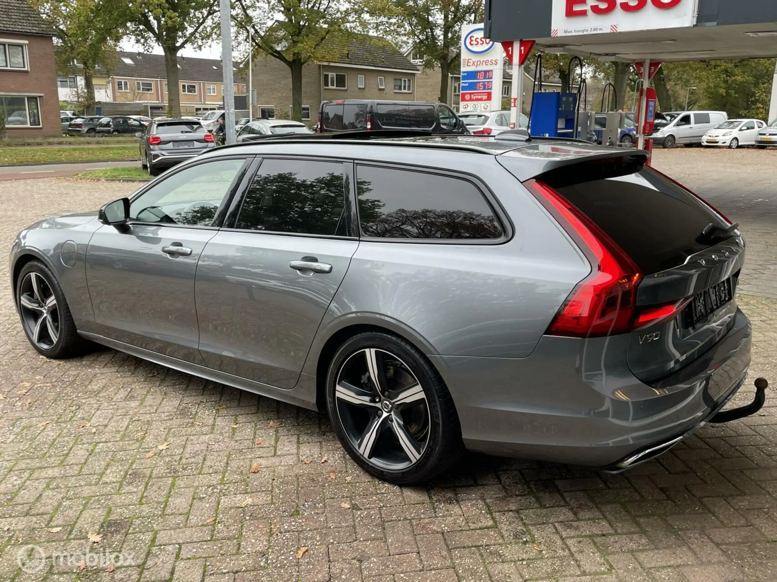 Volvo - V90