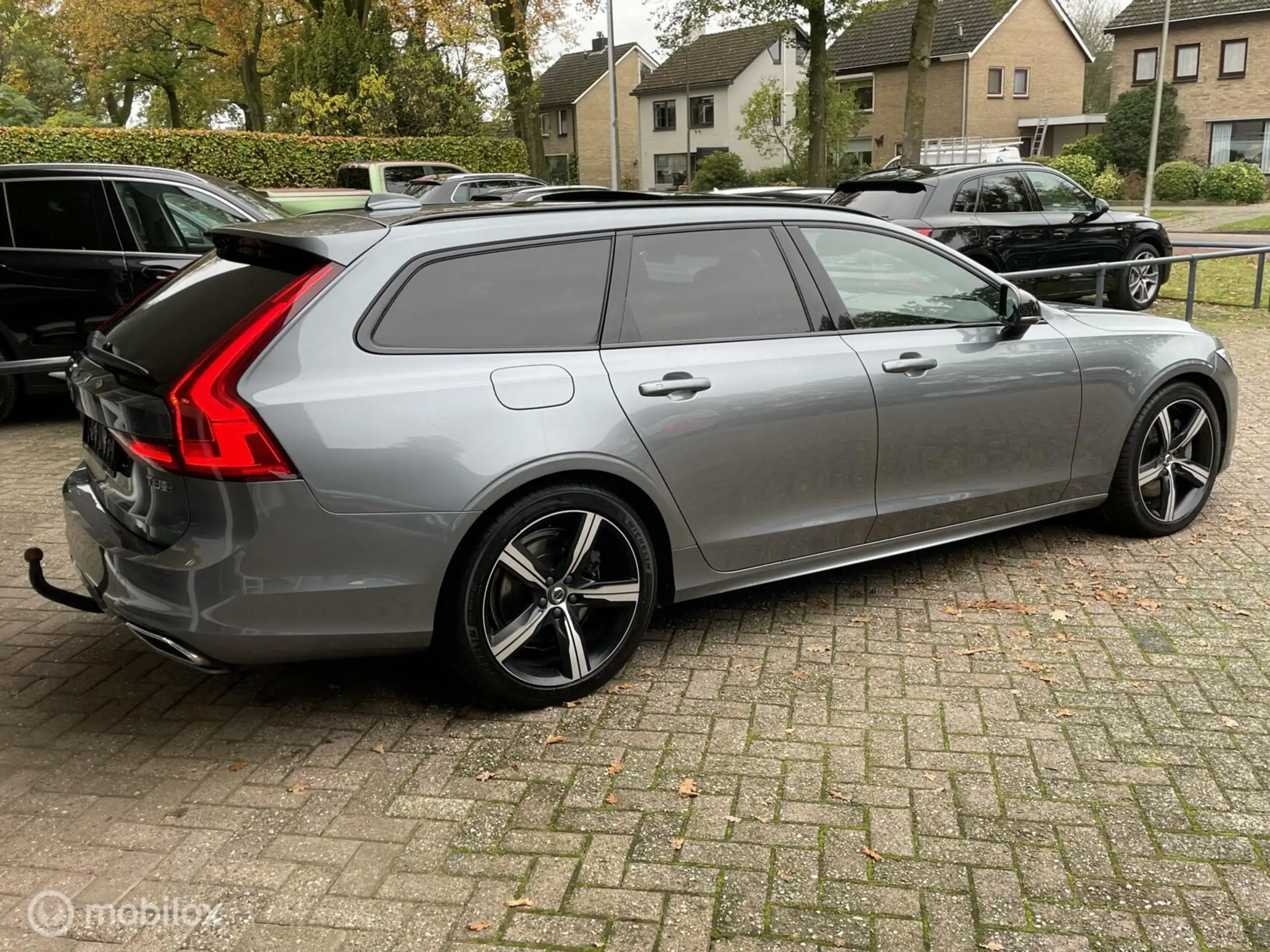 Volvo - V90