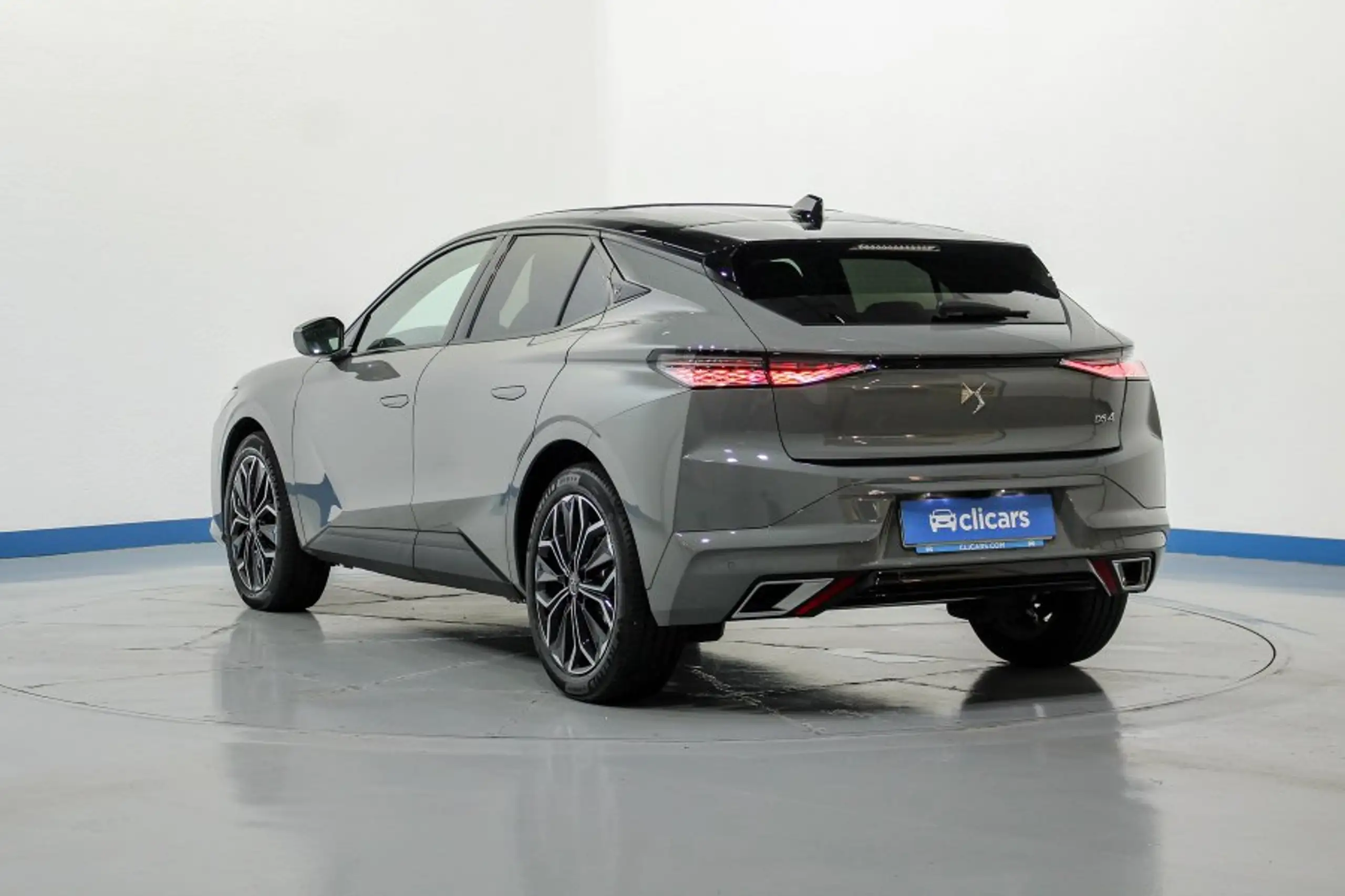 DS Automobiles - DS 4