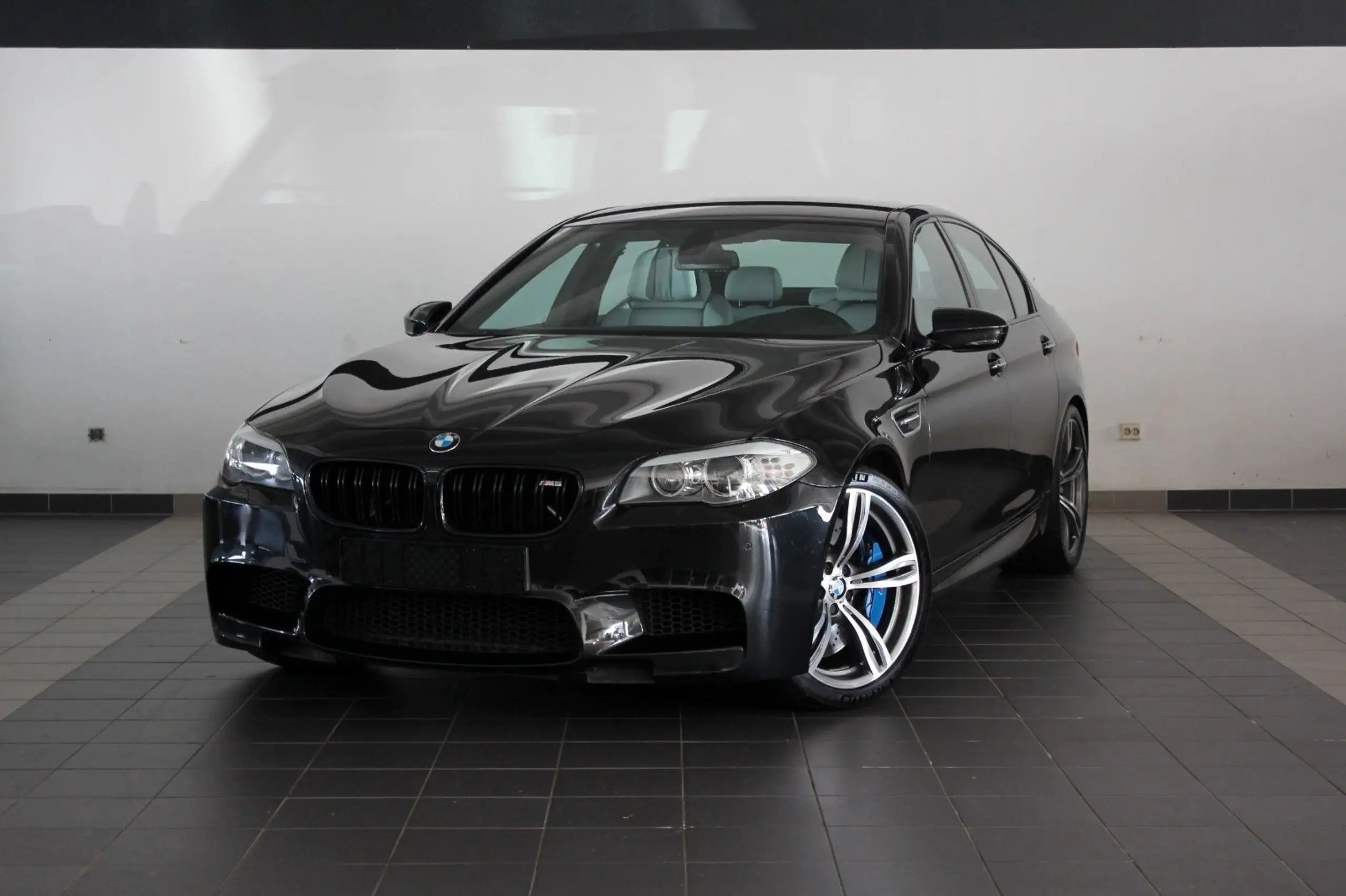 BMW - M5