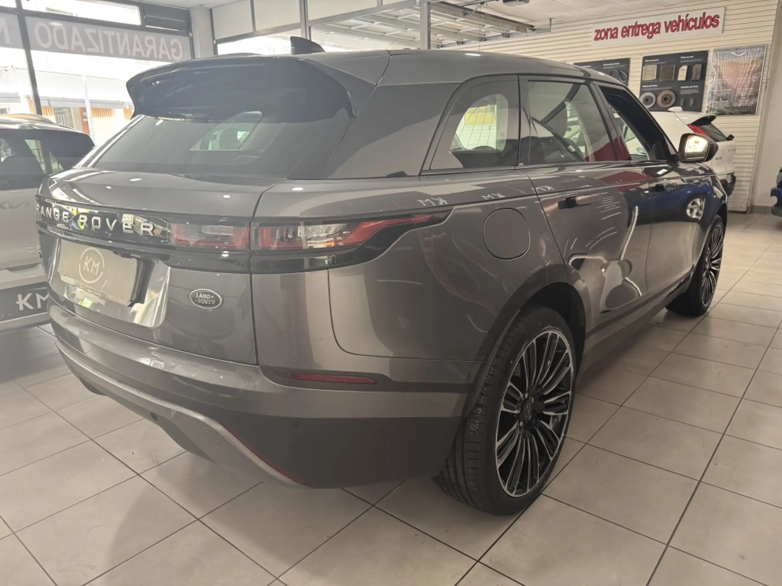 Land Rover - Range Rover Velar