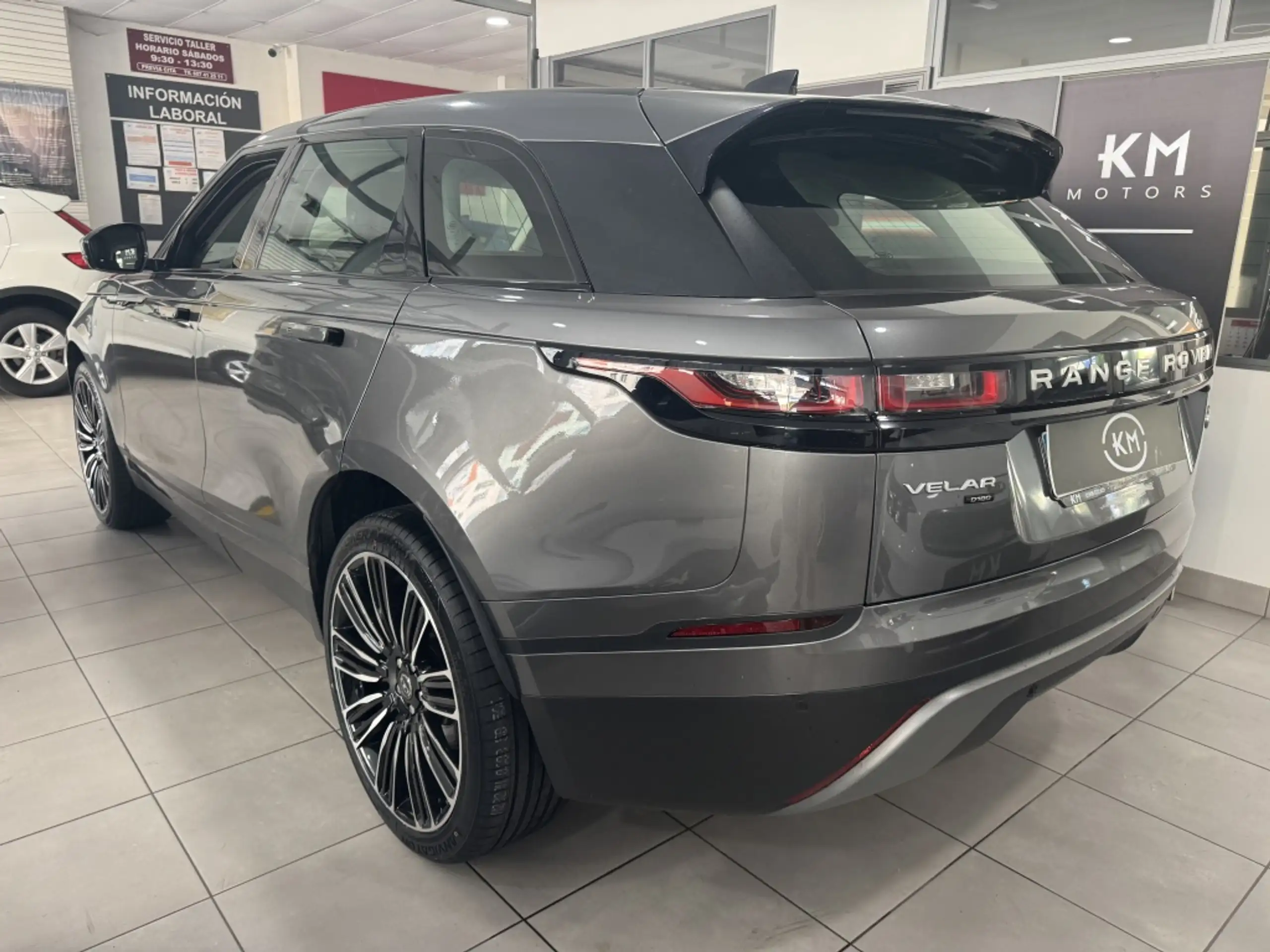 Land Rover - Range Rover Velar