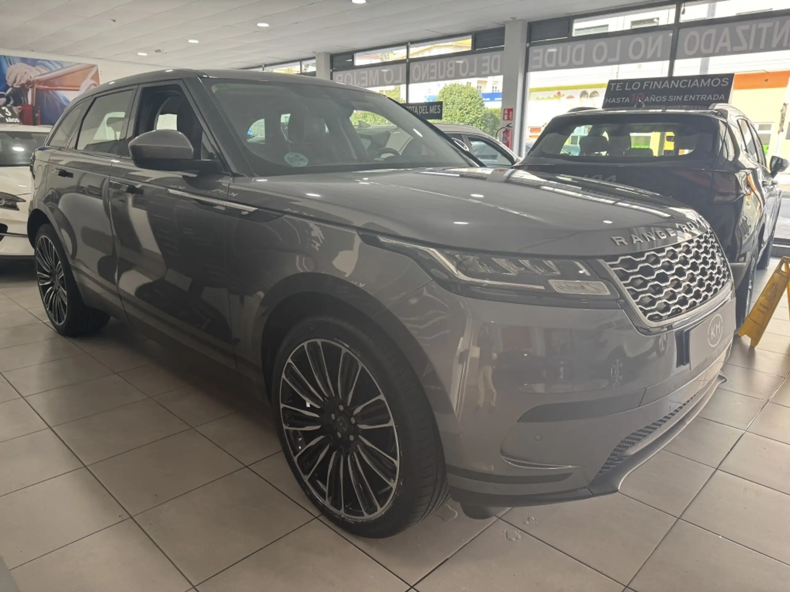 Land Rover - Range Rover Velar