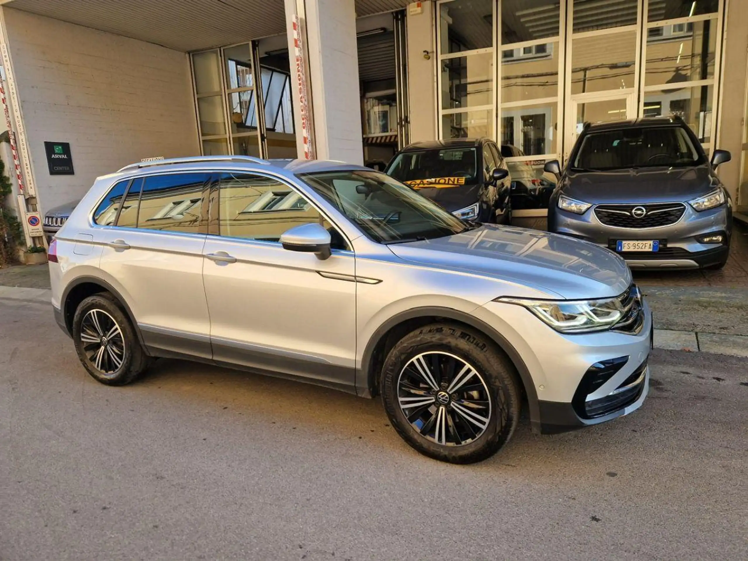 Volkswagen - Tiguan