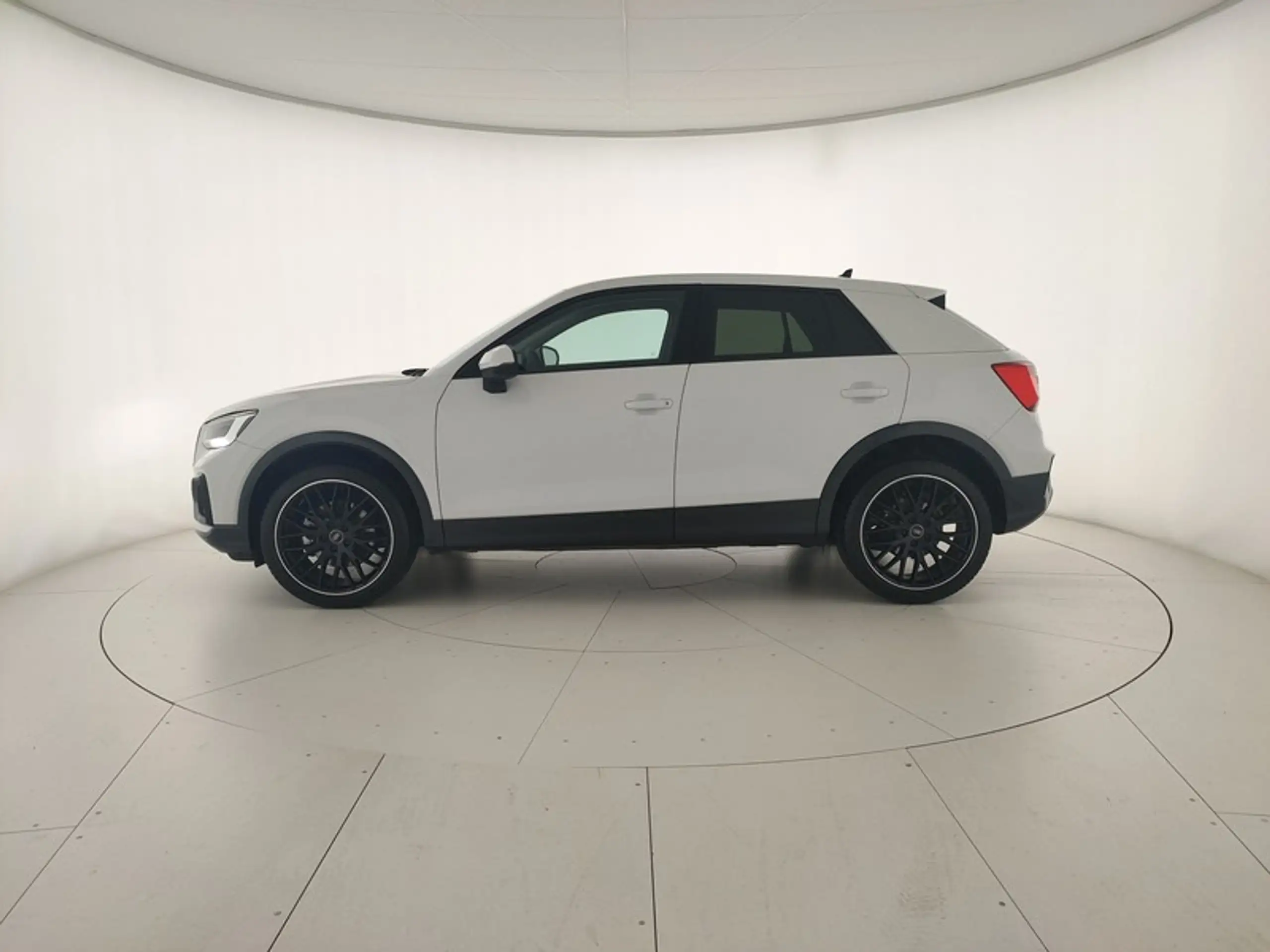 Audi - Q2