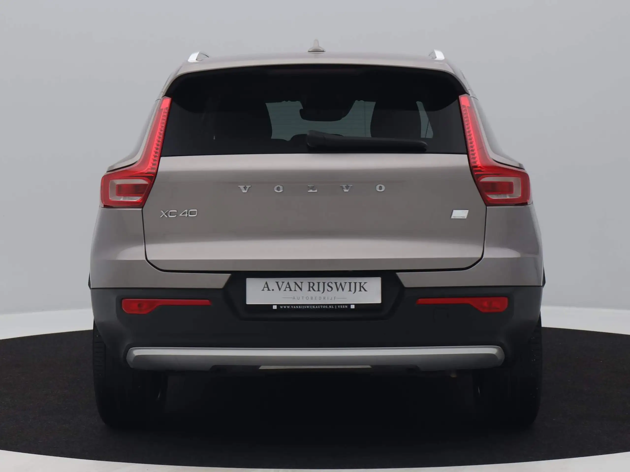 Volvo - XC40