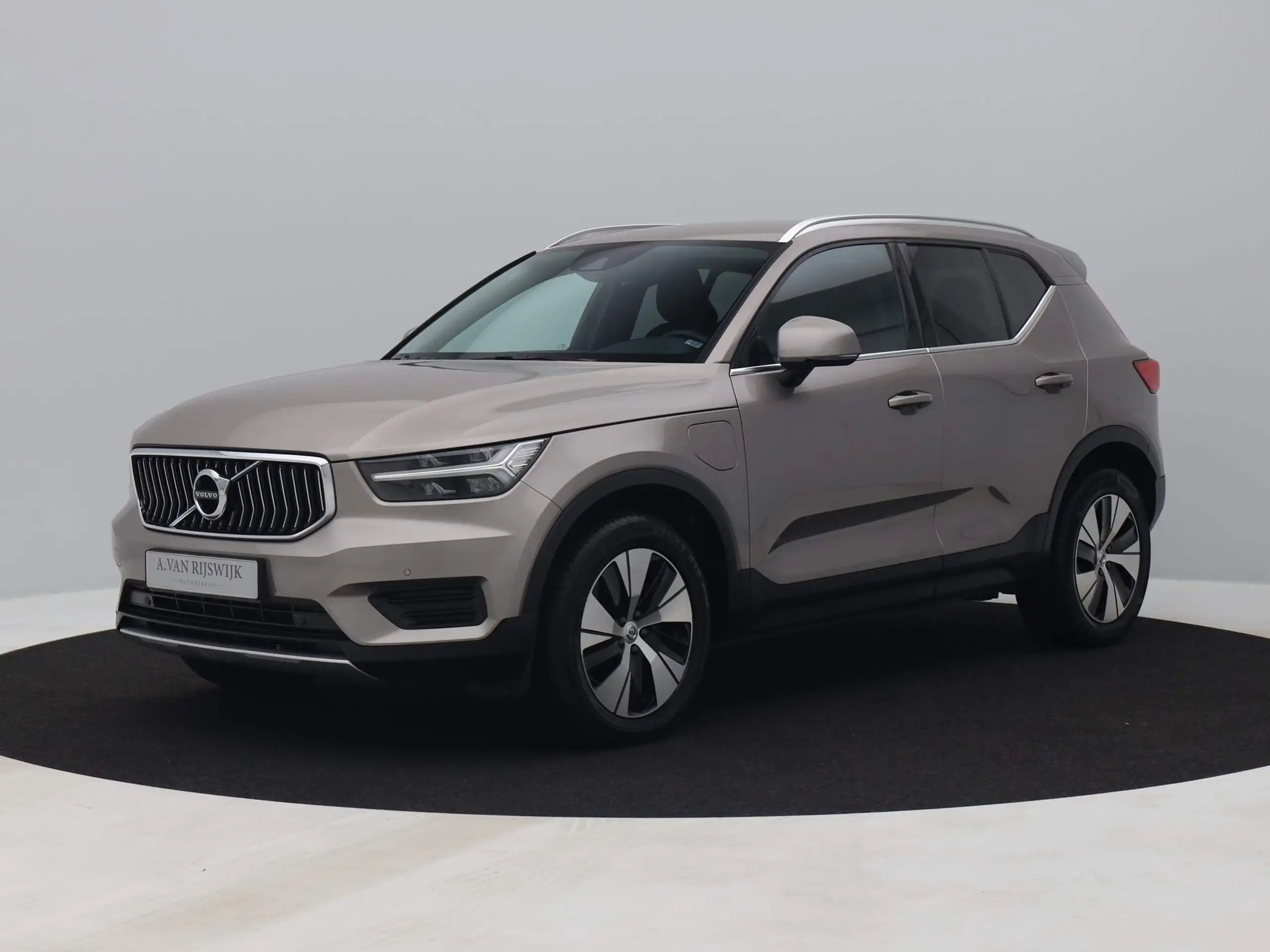 Volvo - XC40