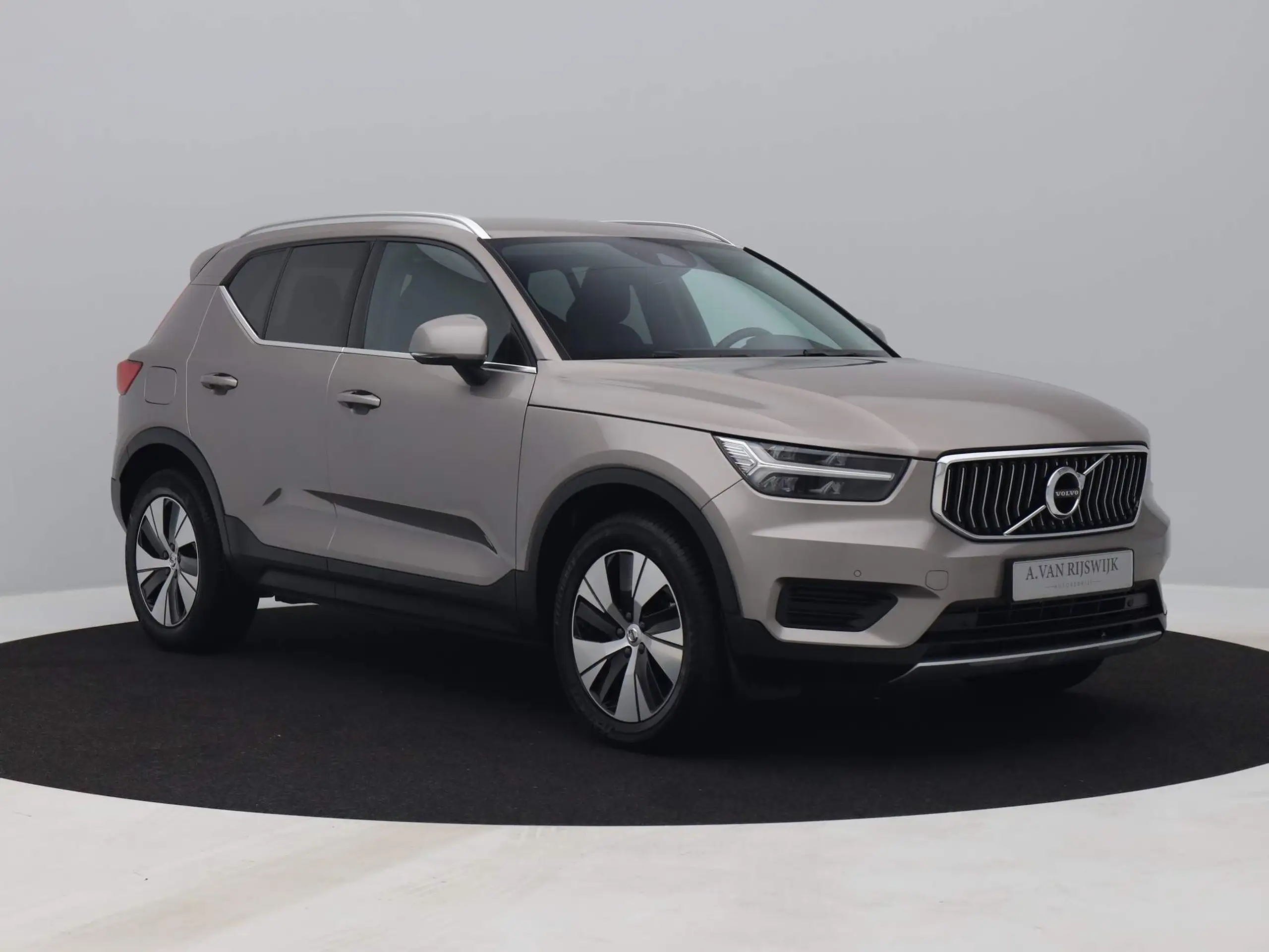 Volvo - XC40