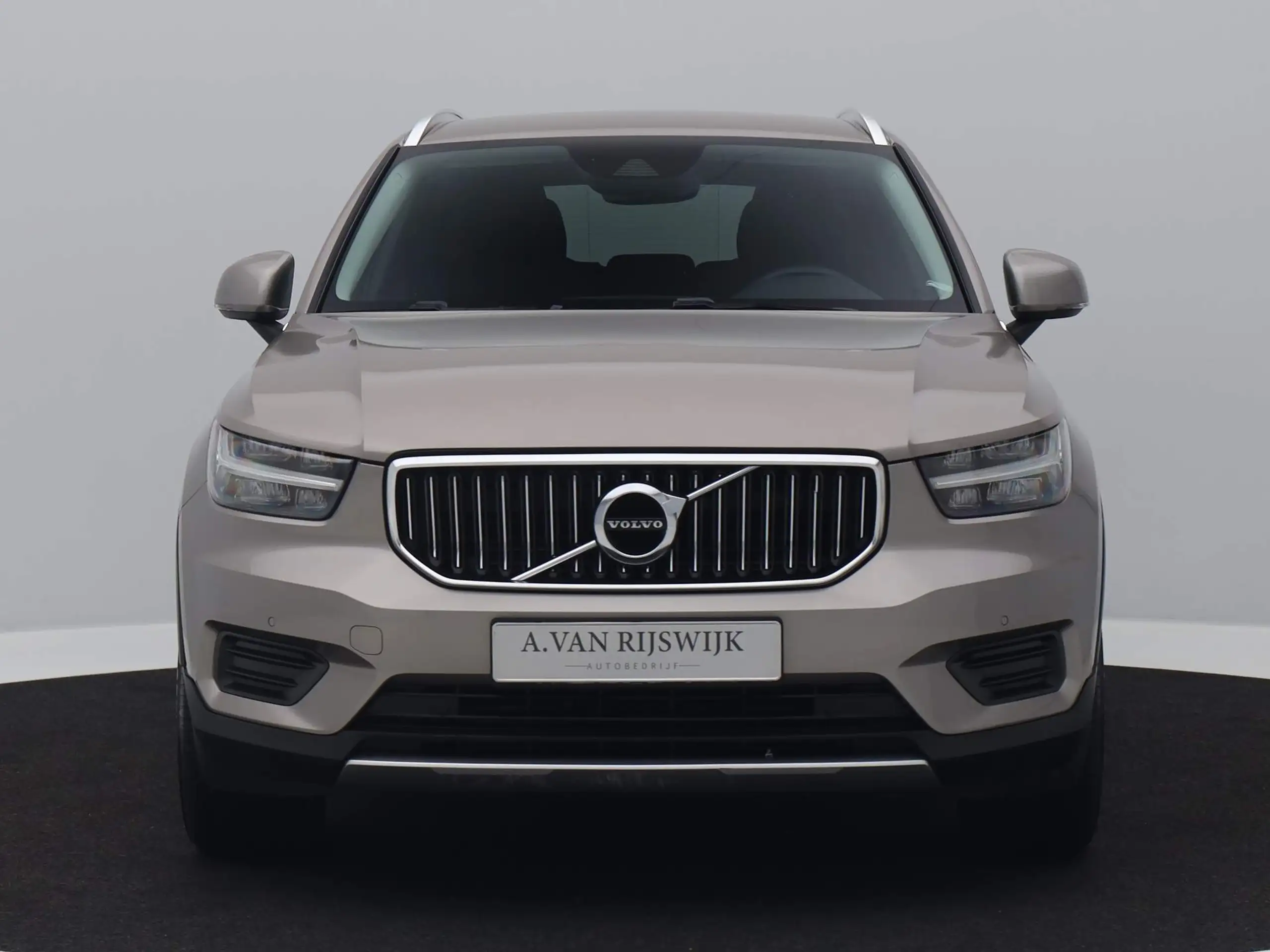 Volvo - XC40