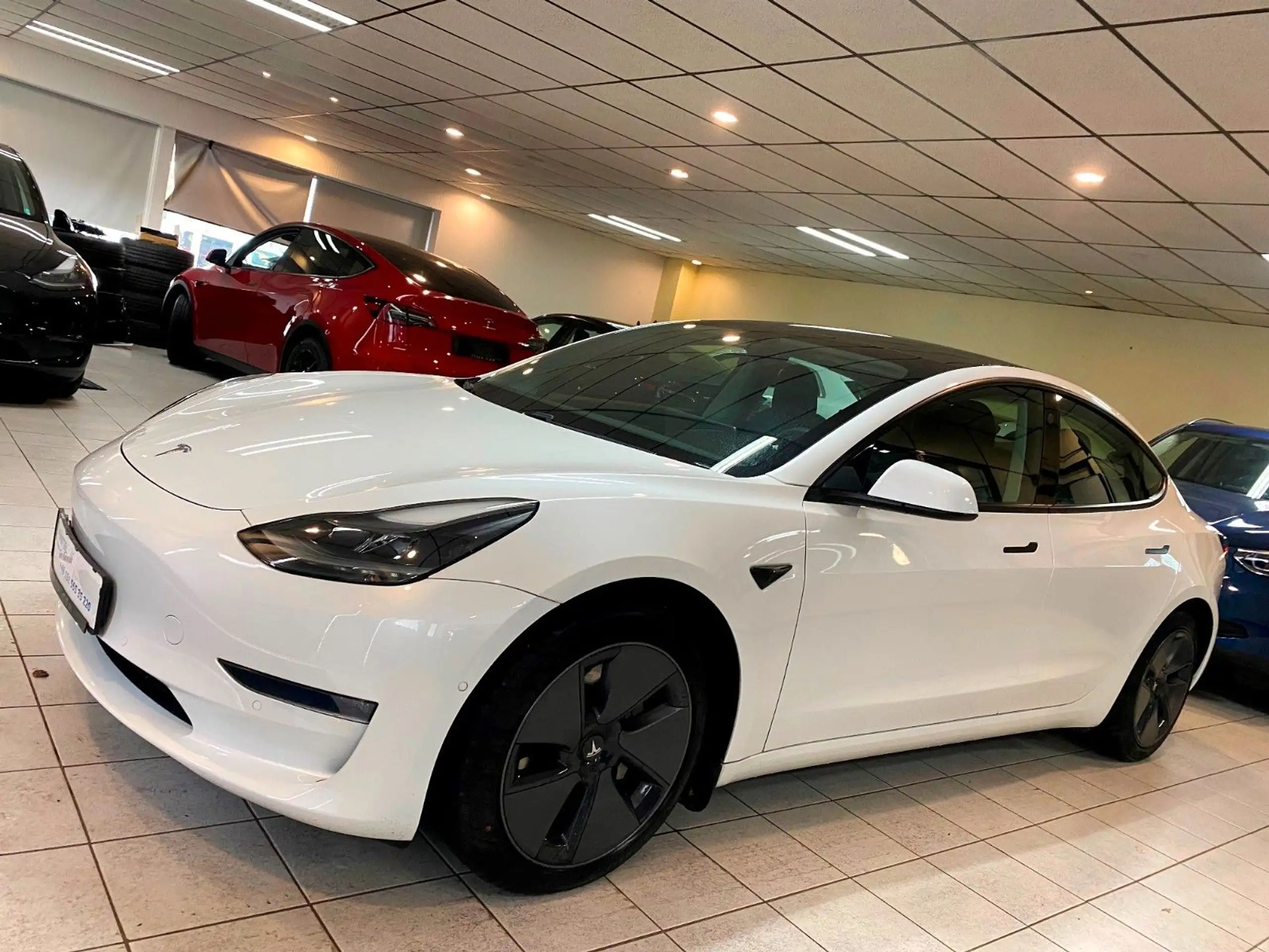 Tesla - Model 3