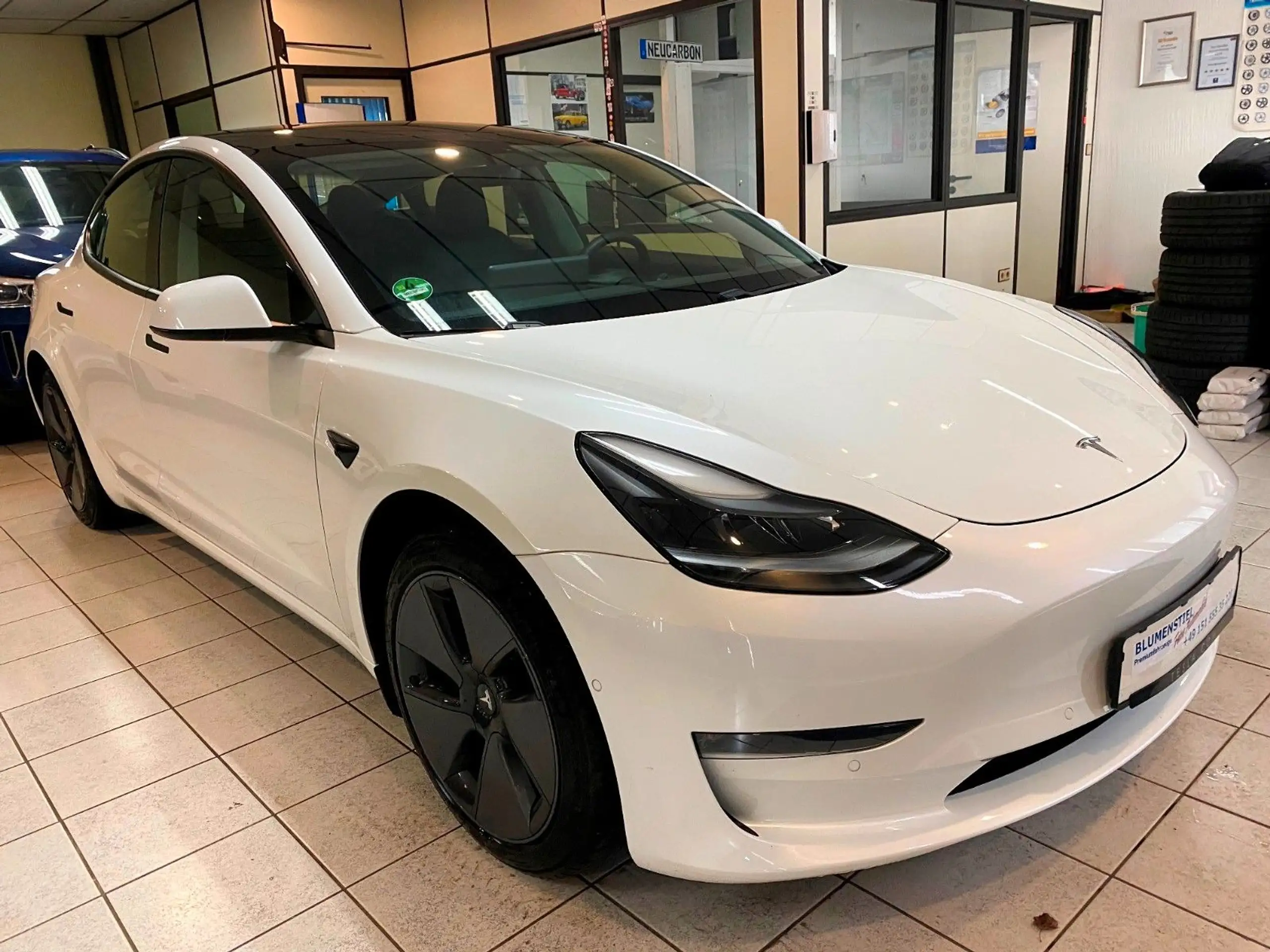 Tesla - Model 3