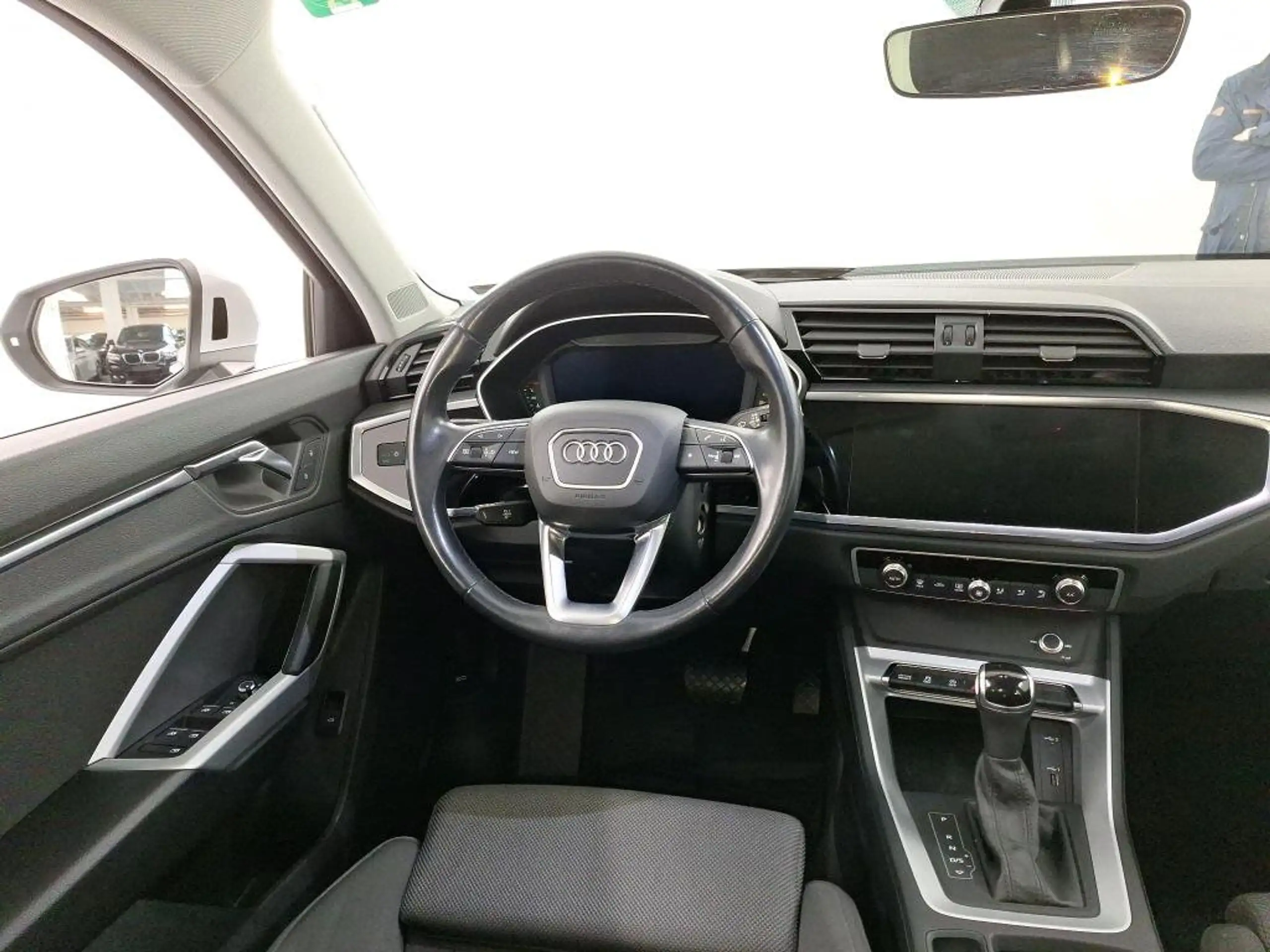 Audi - Q3