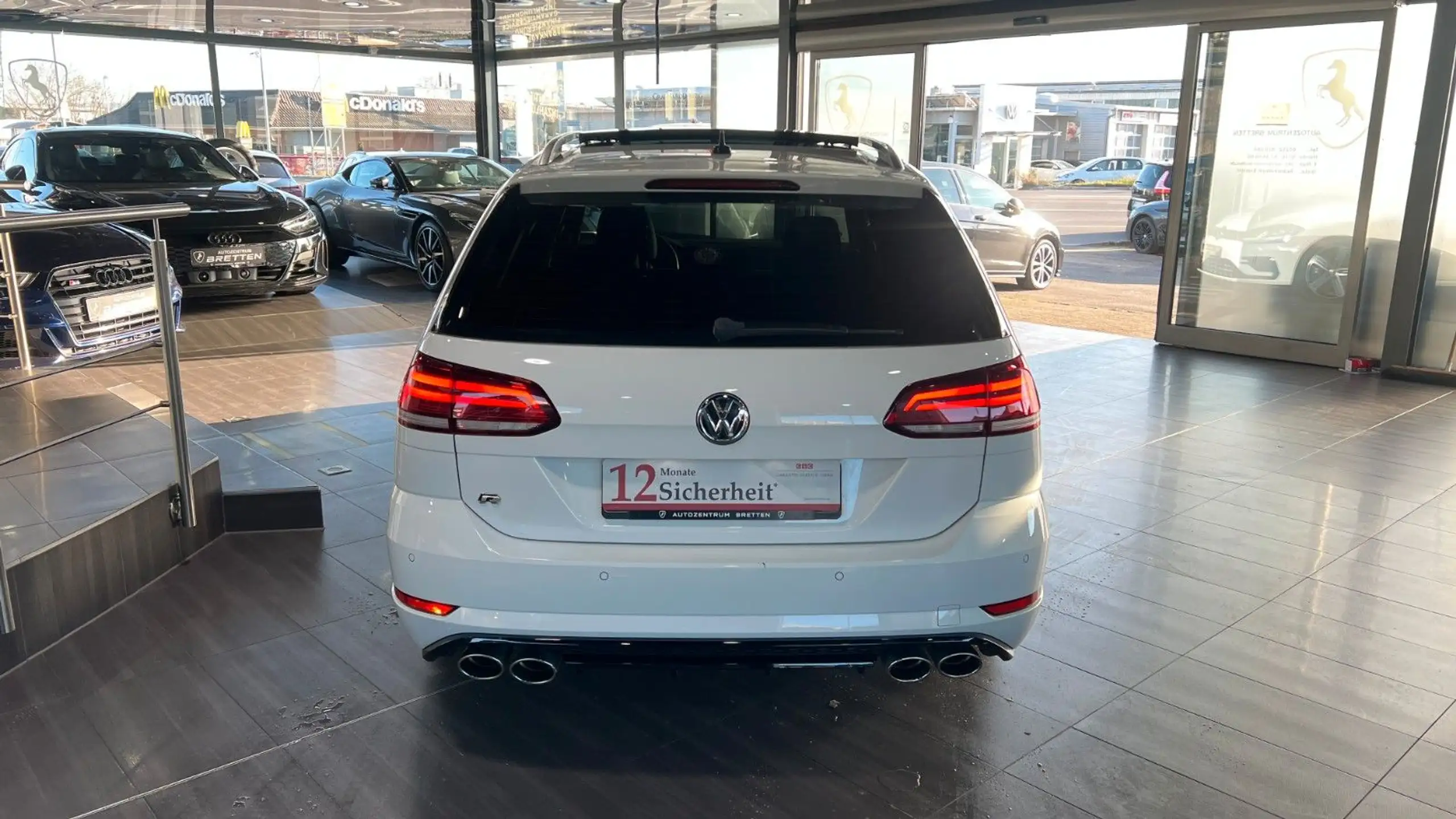 Volkswagen - Golf