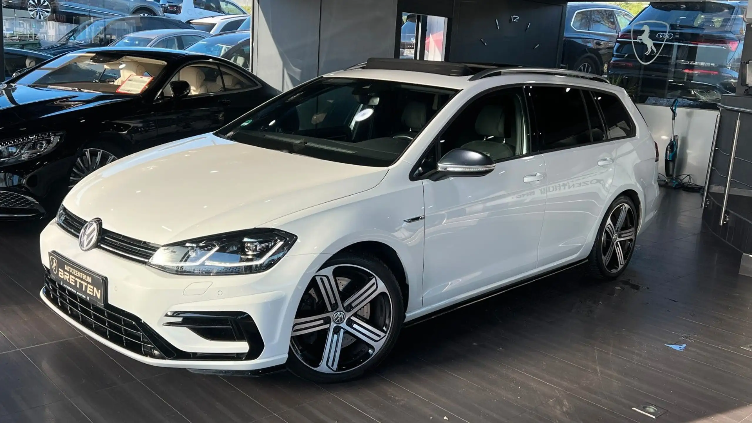 Volkswagen - Golf