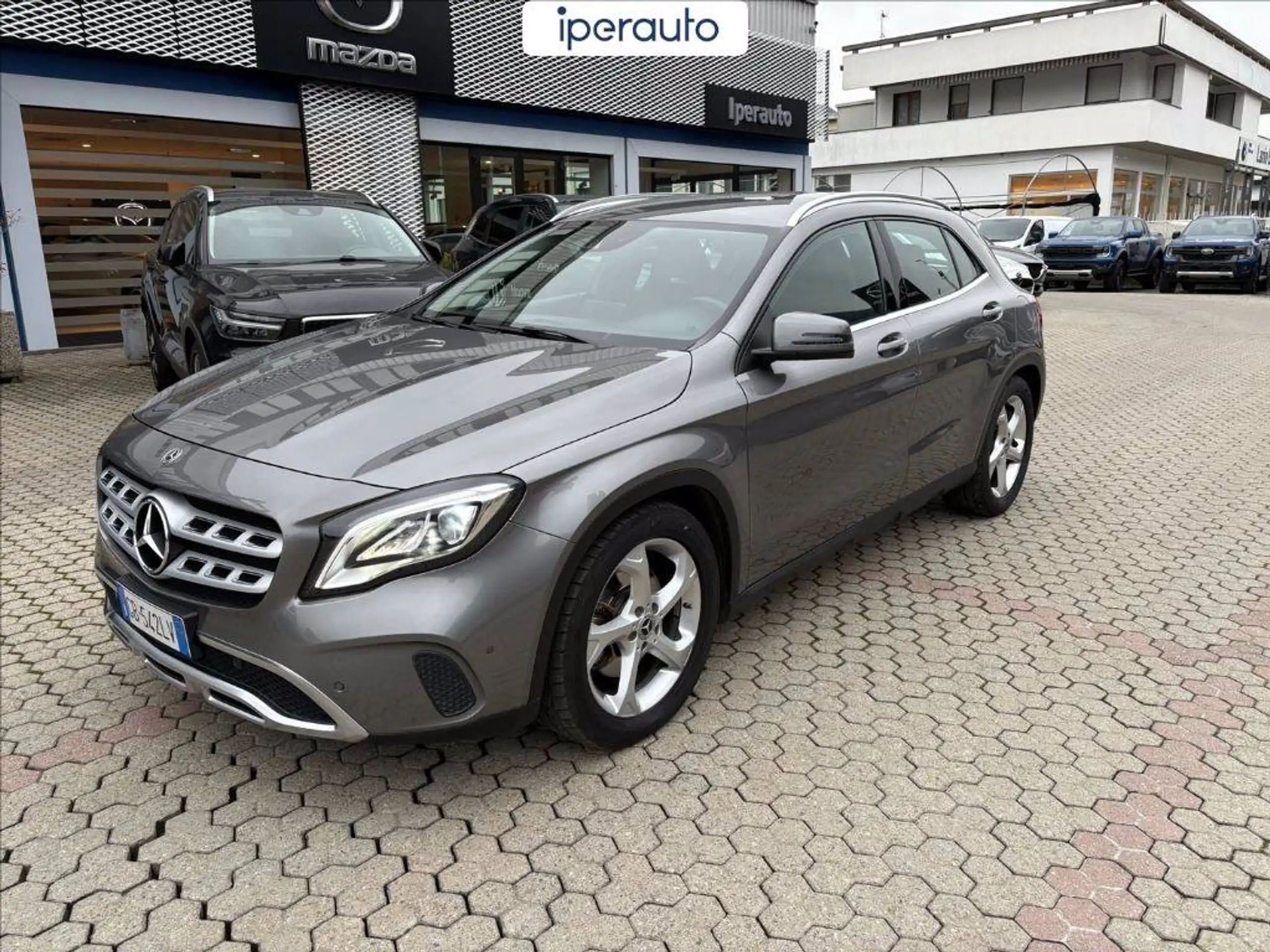 Mercedes-Benz - GLA 220