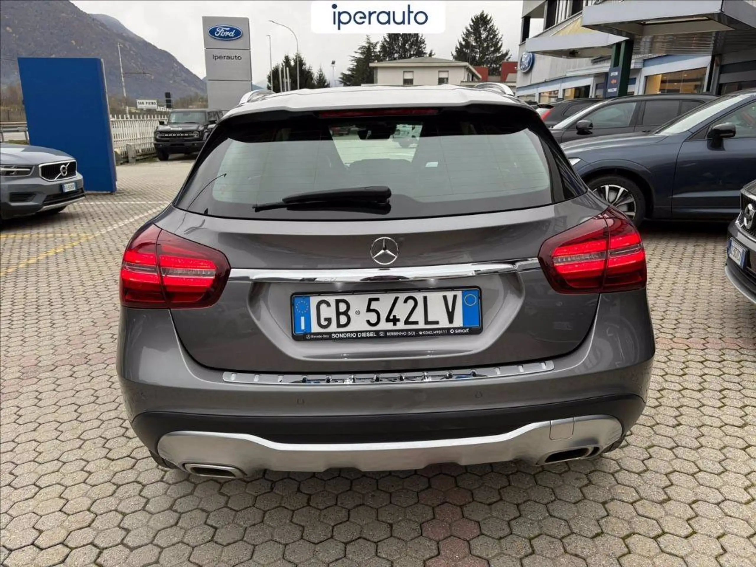 Mercedes-Benz - GLA 220