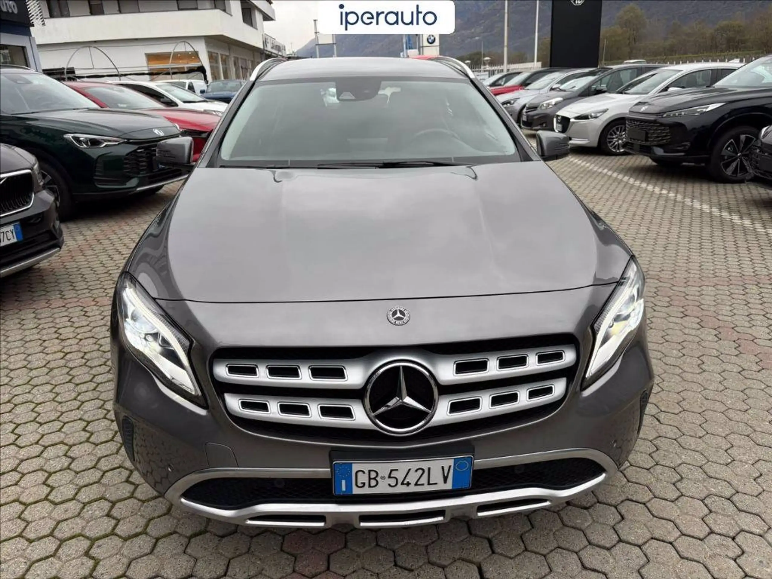 Mercedes-Benz - GLA 220