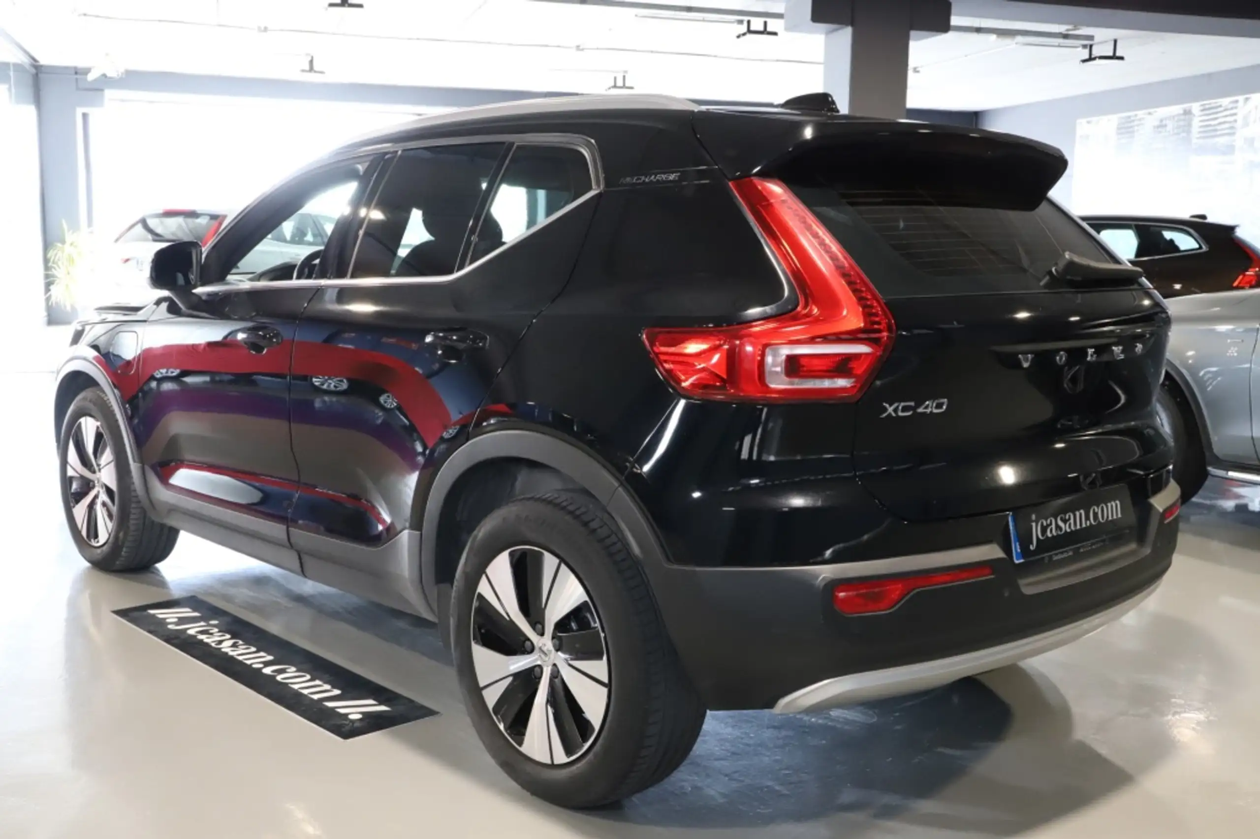 Volvo - XC40