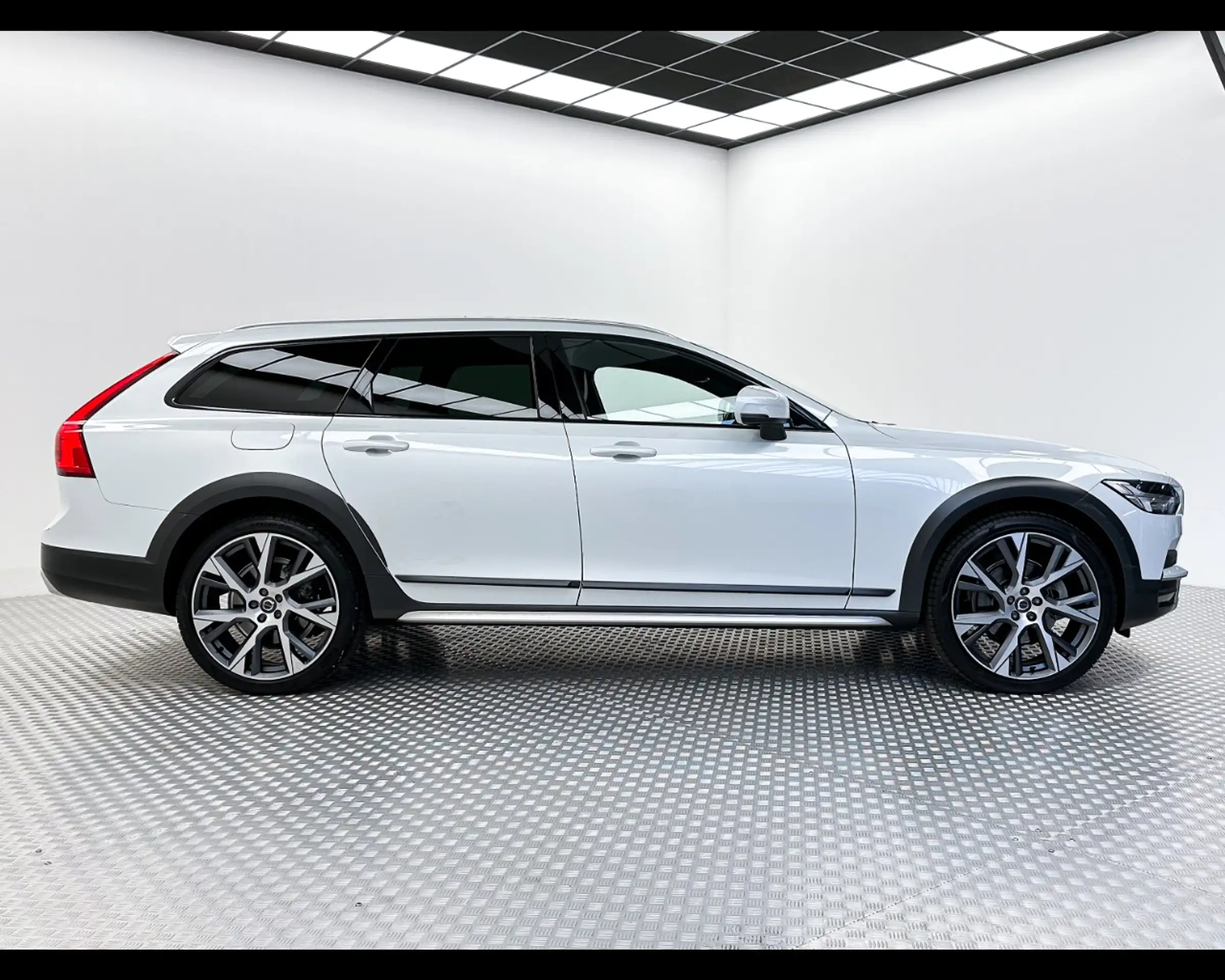 Volvo - V90 Cross Country