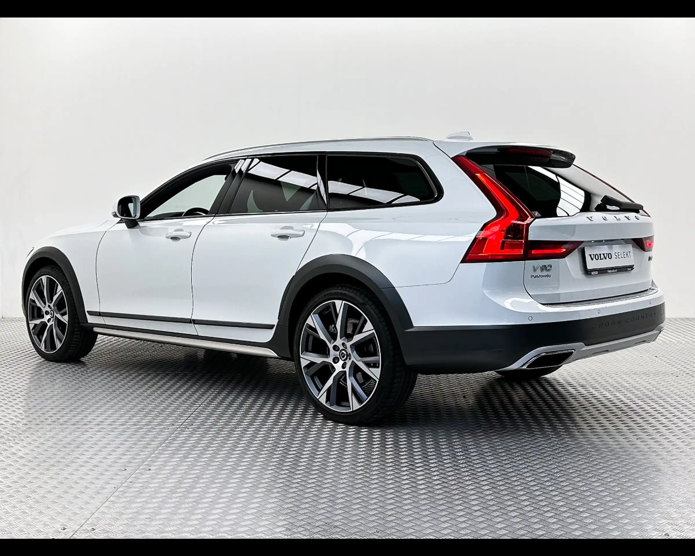 Volvo - V90 Cross Country