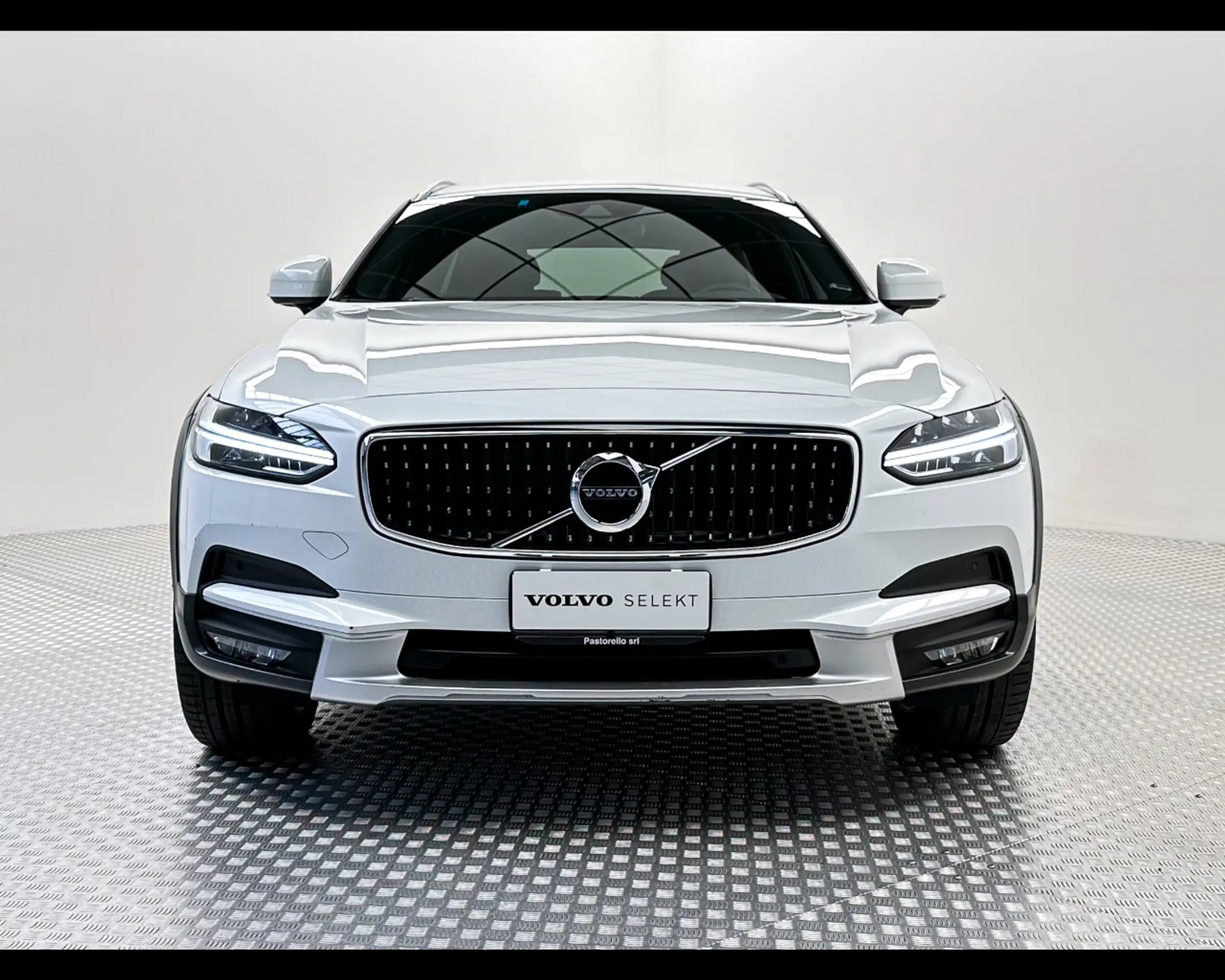 Volvo - V90 Cross Country