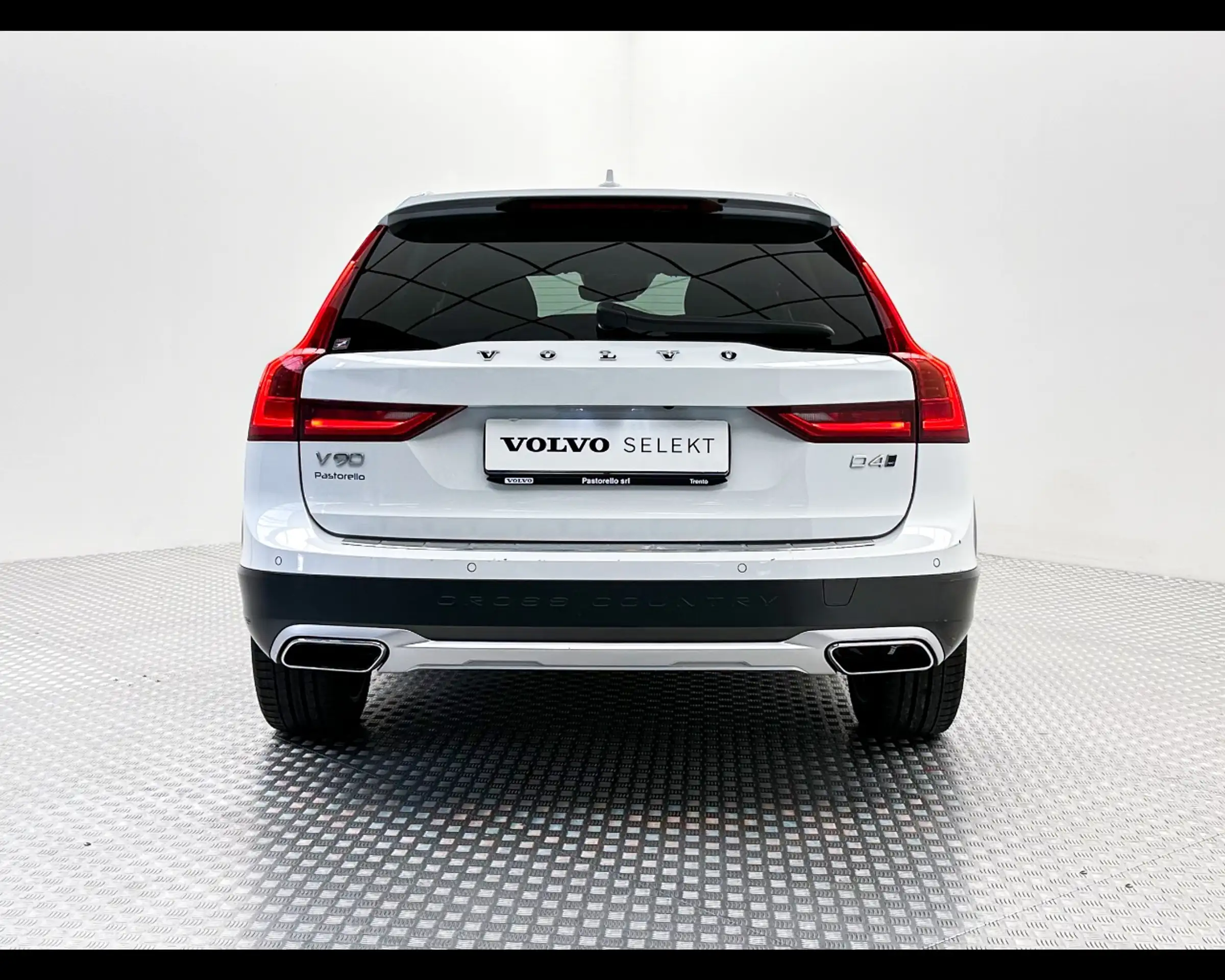 Volvo - V90 Cross Country