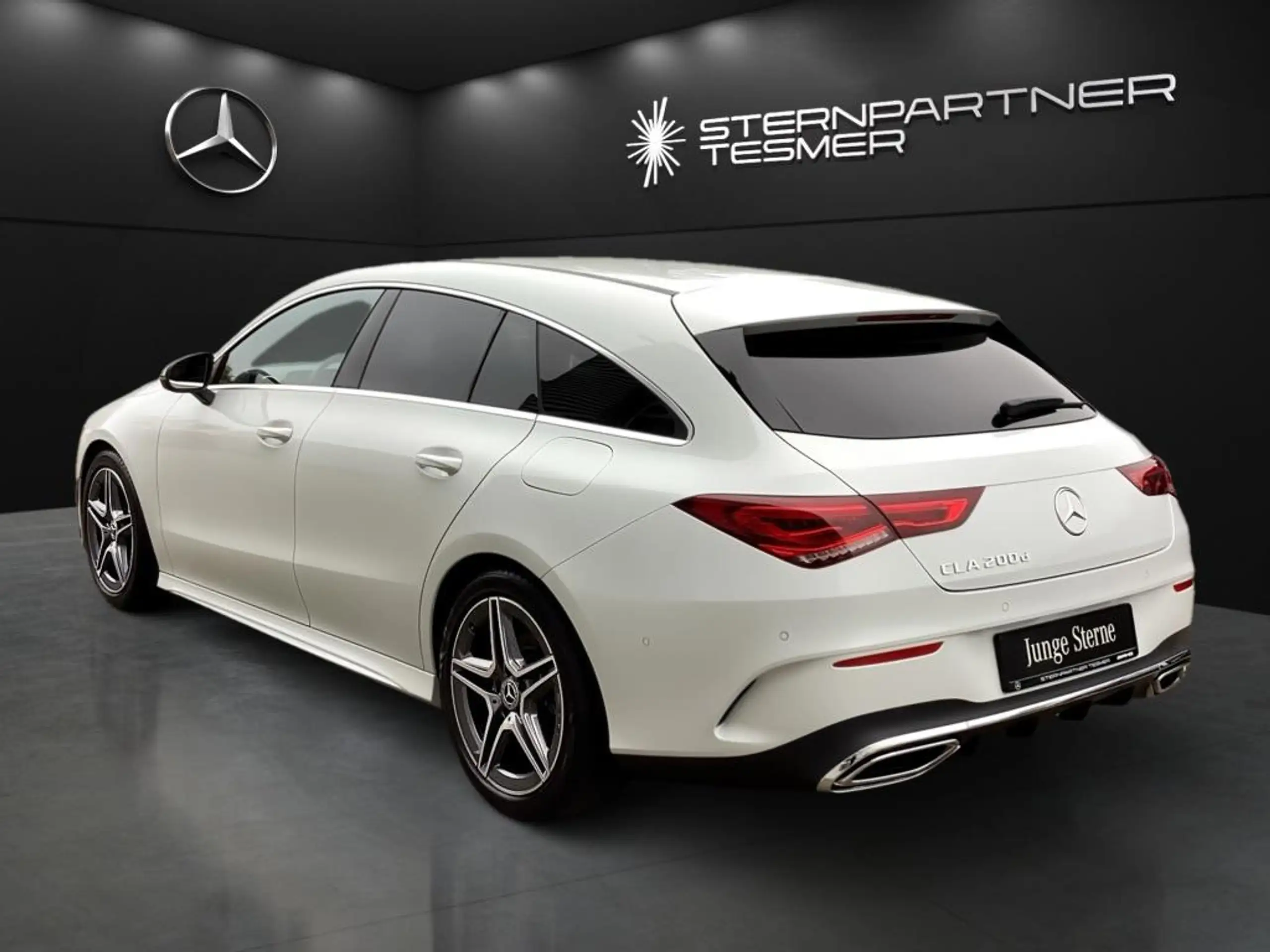 Mercedes-Benz - CLA 200