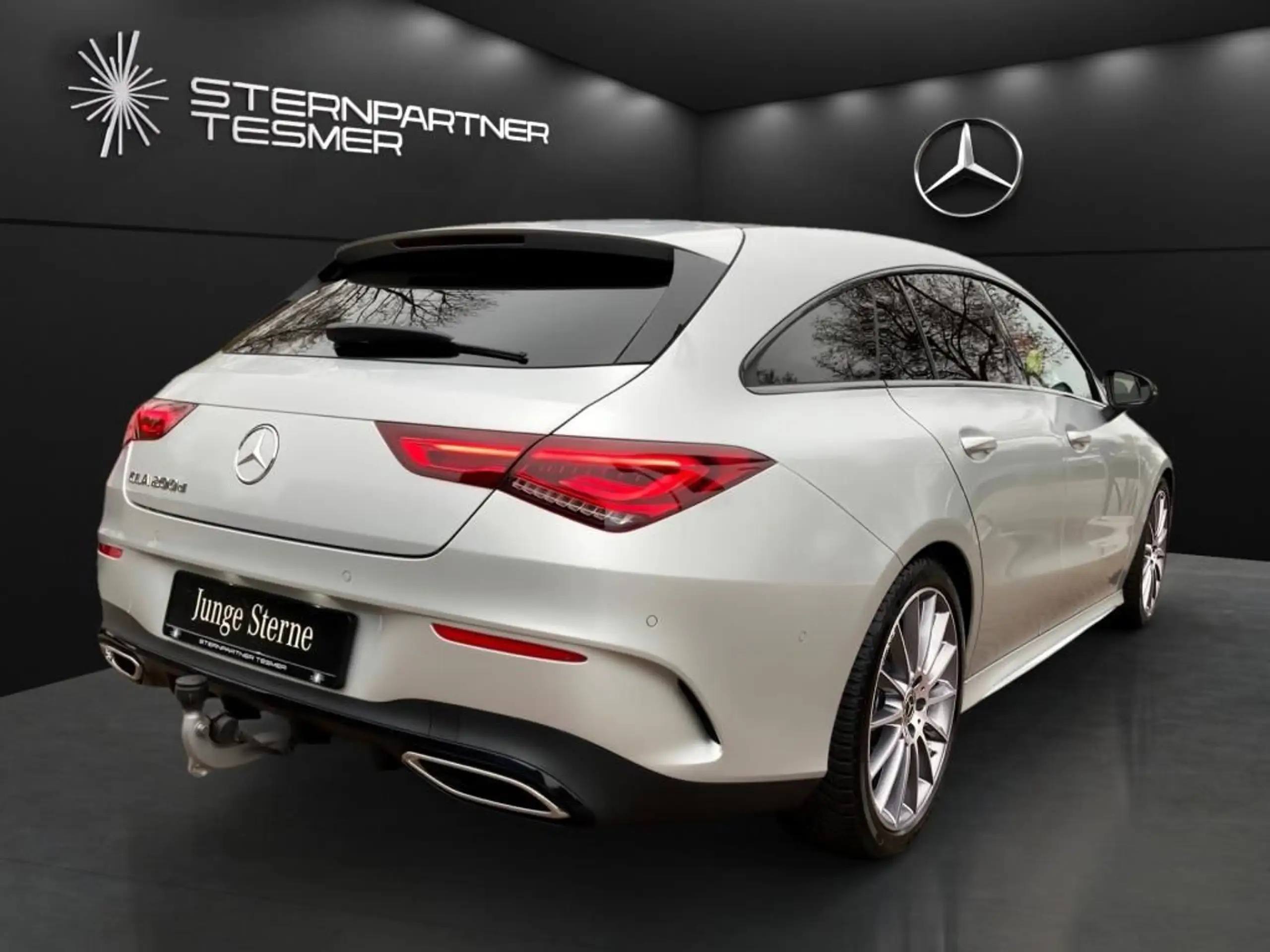 Mercedes-Benz - CLA 200