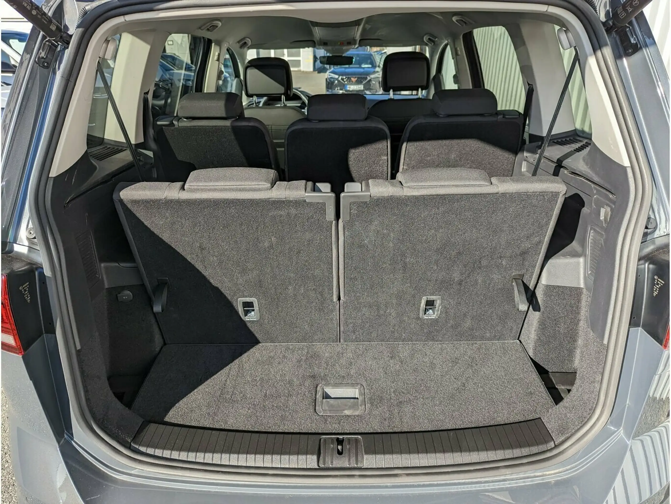 Volkswagen - Touran