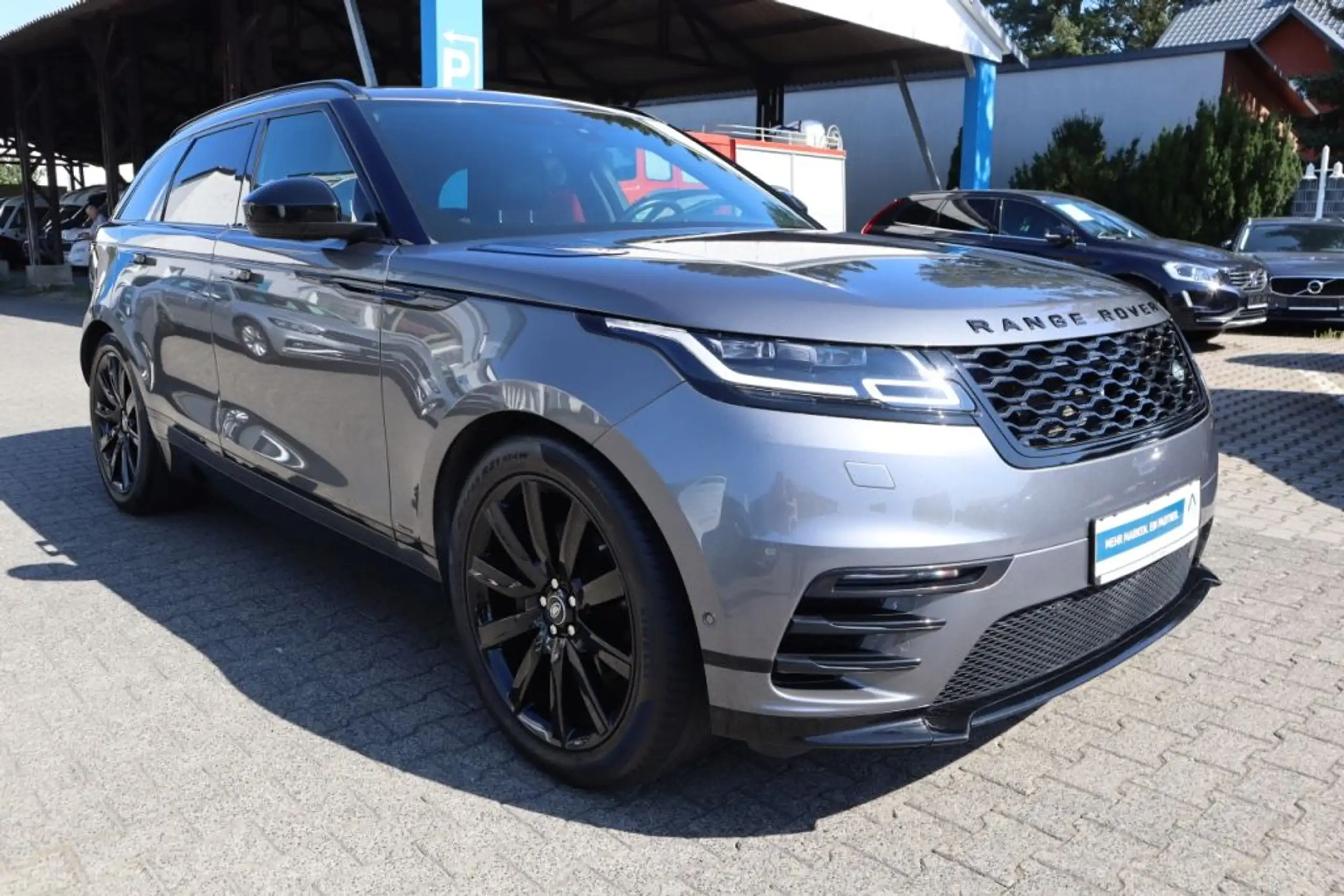 Land Rover - Range Rover Velar