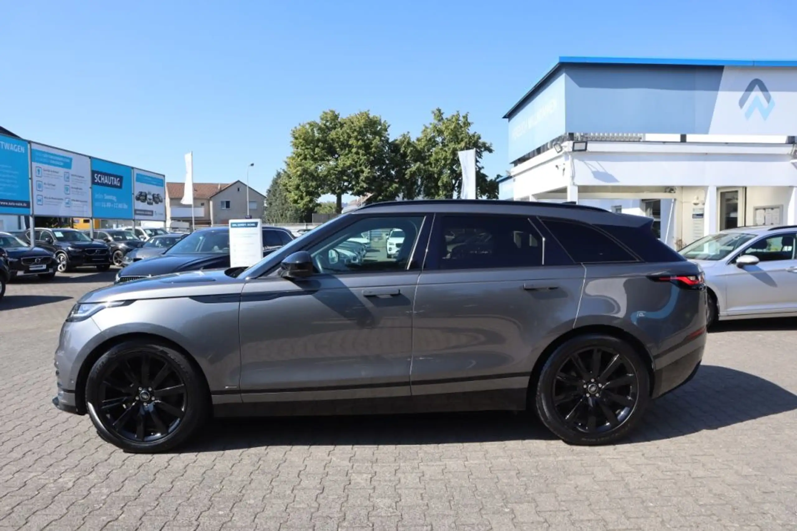 Land Rover - Range Rover Velar