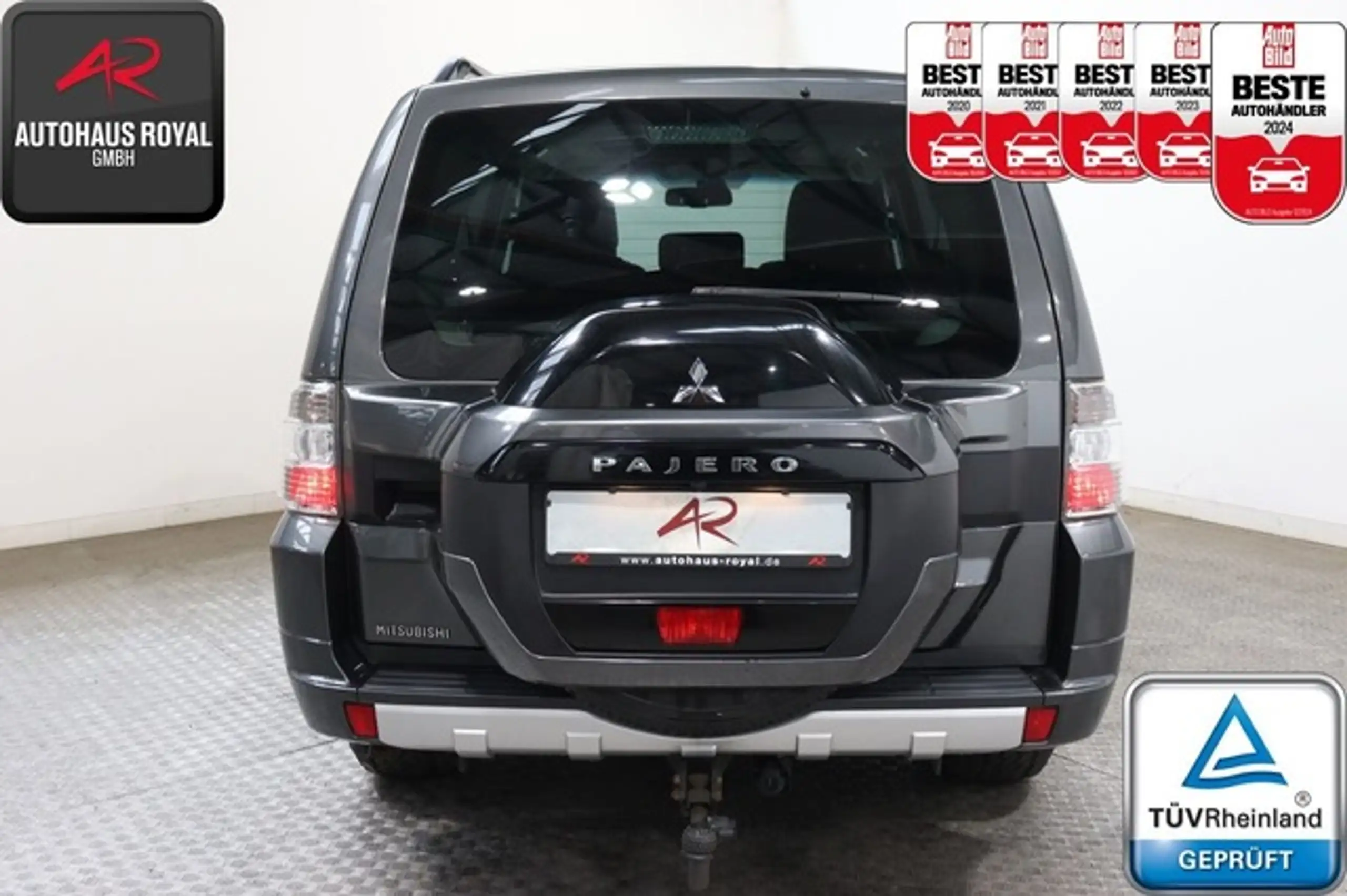 Mitsubishi - Pajero