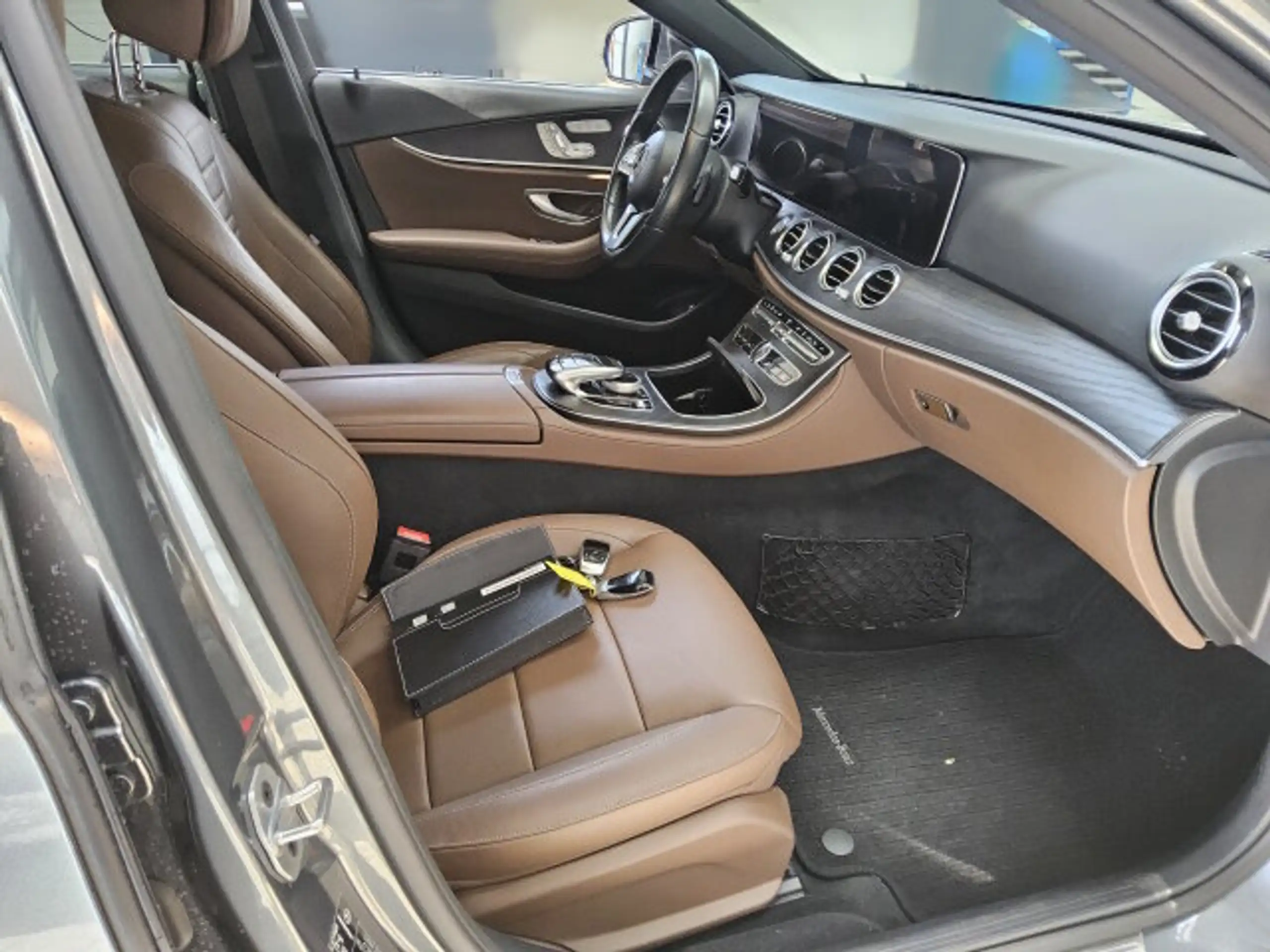 Mercedes-Benz - E 400