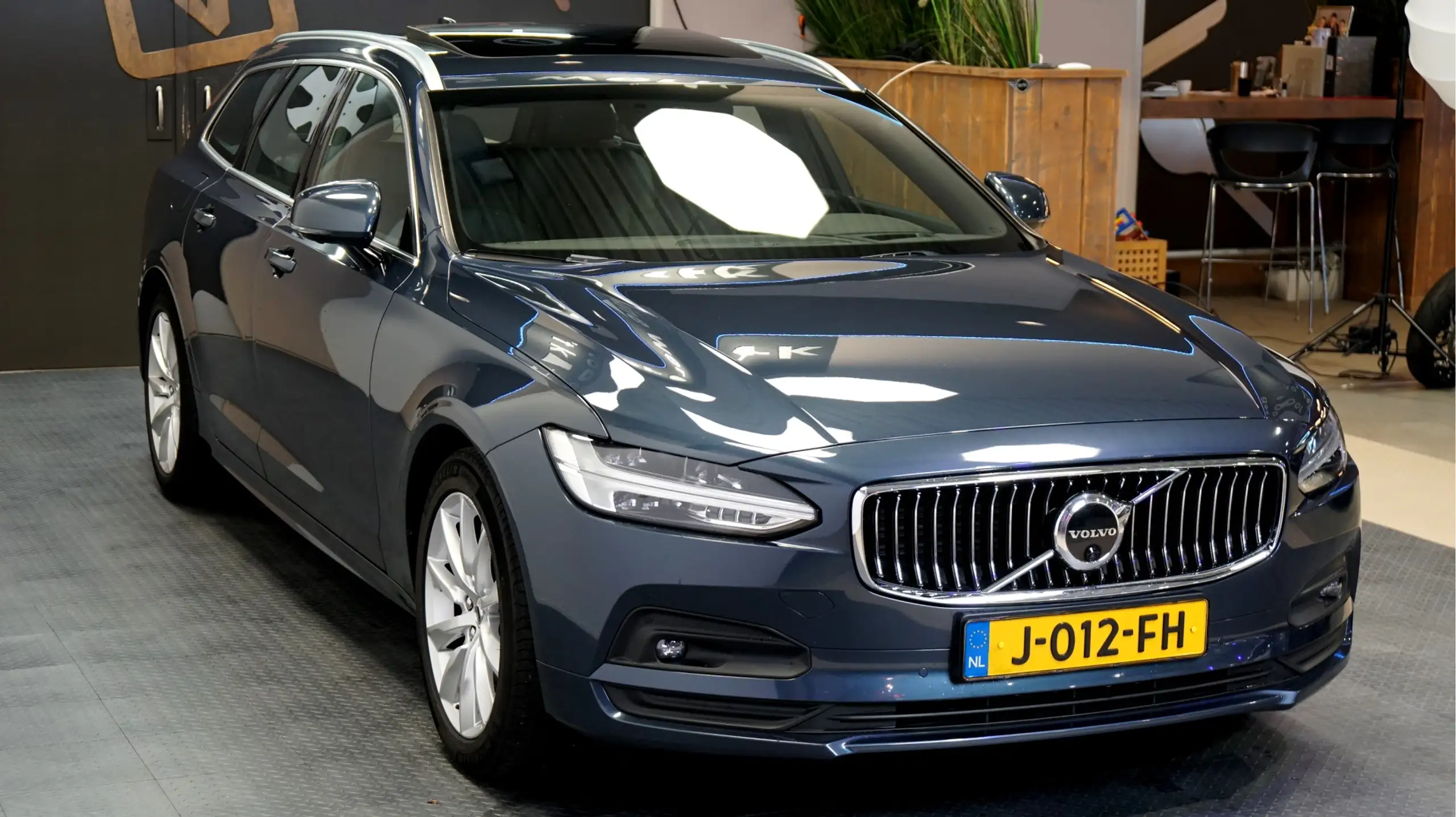 Volvo - V90