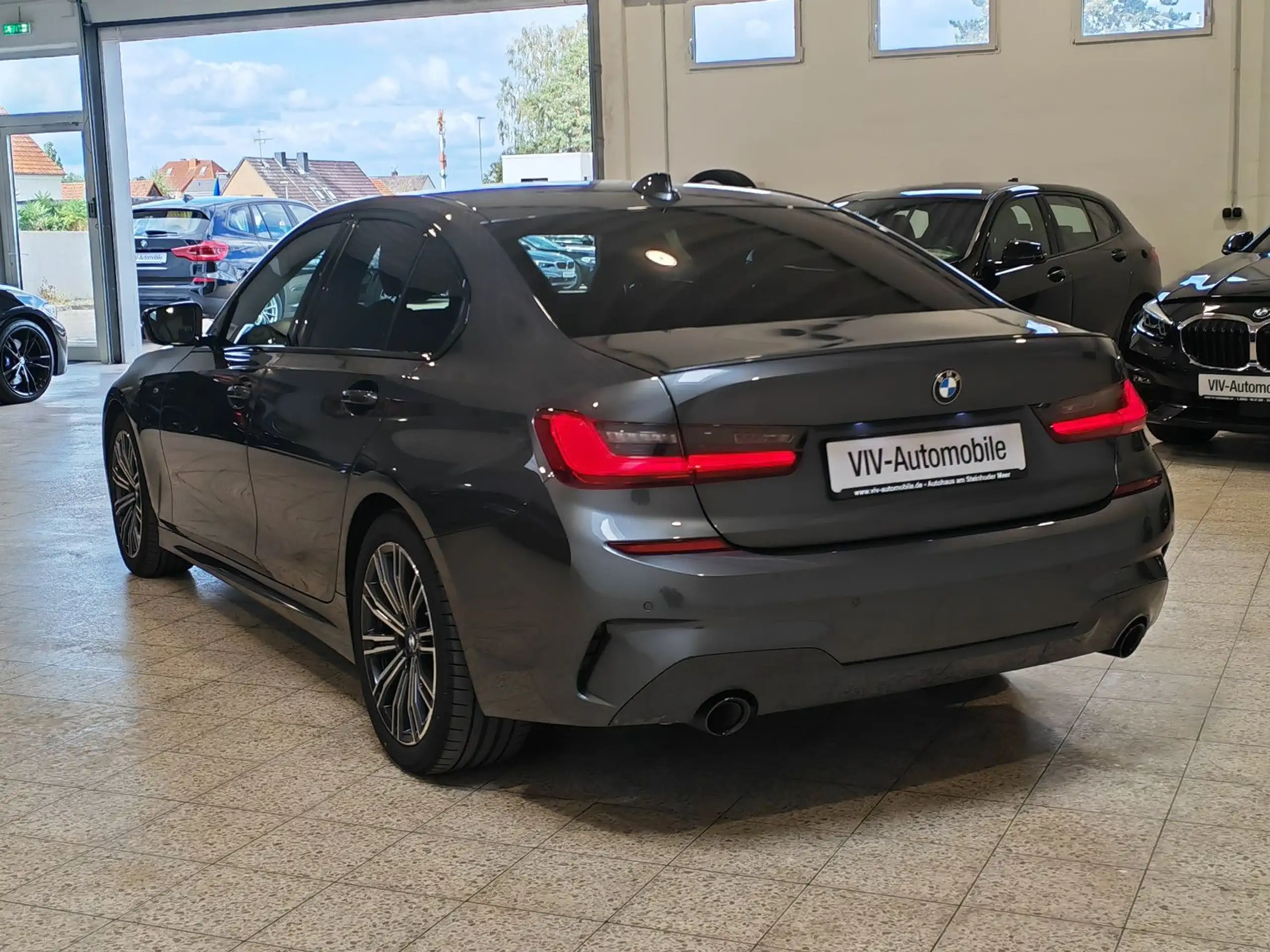 BMW - 320