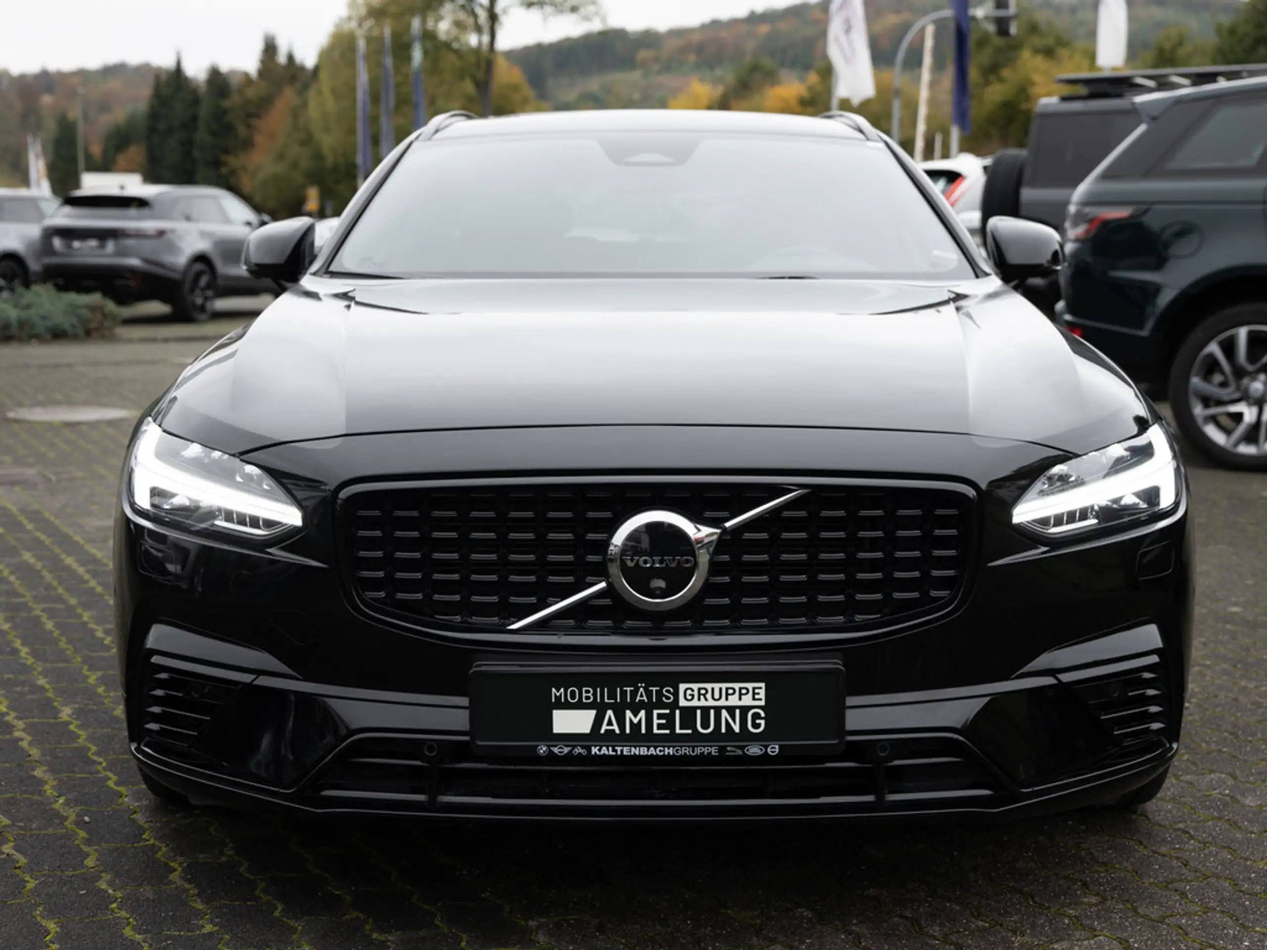 Volvo - V90