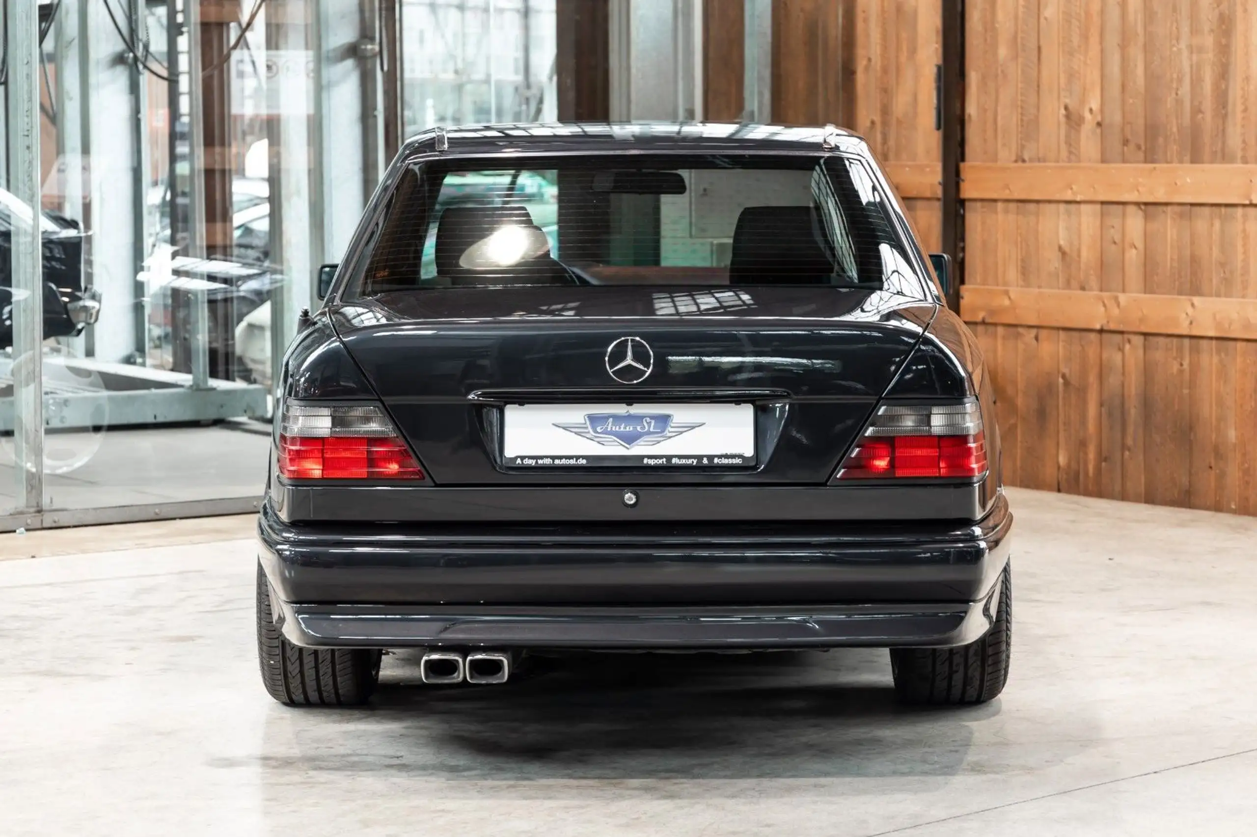 Mercedes-Benz - E 320