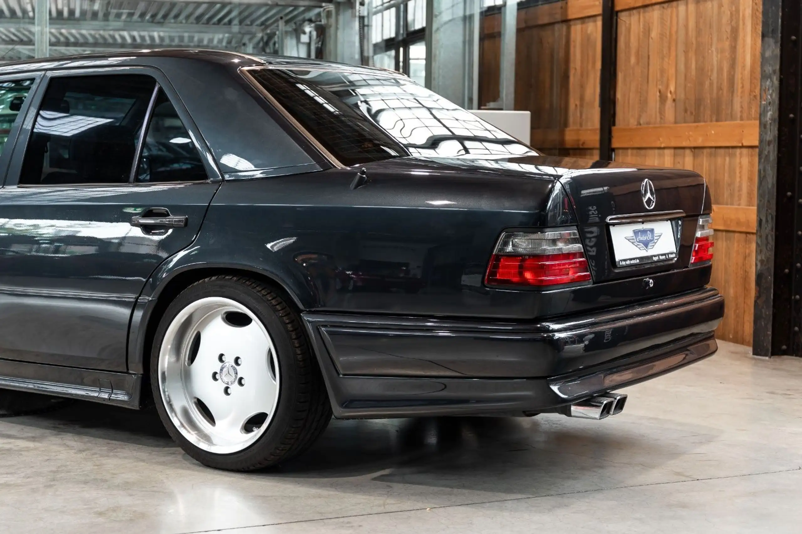 Mercedes-Benz - E 320