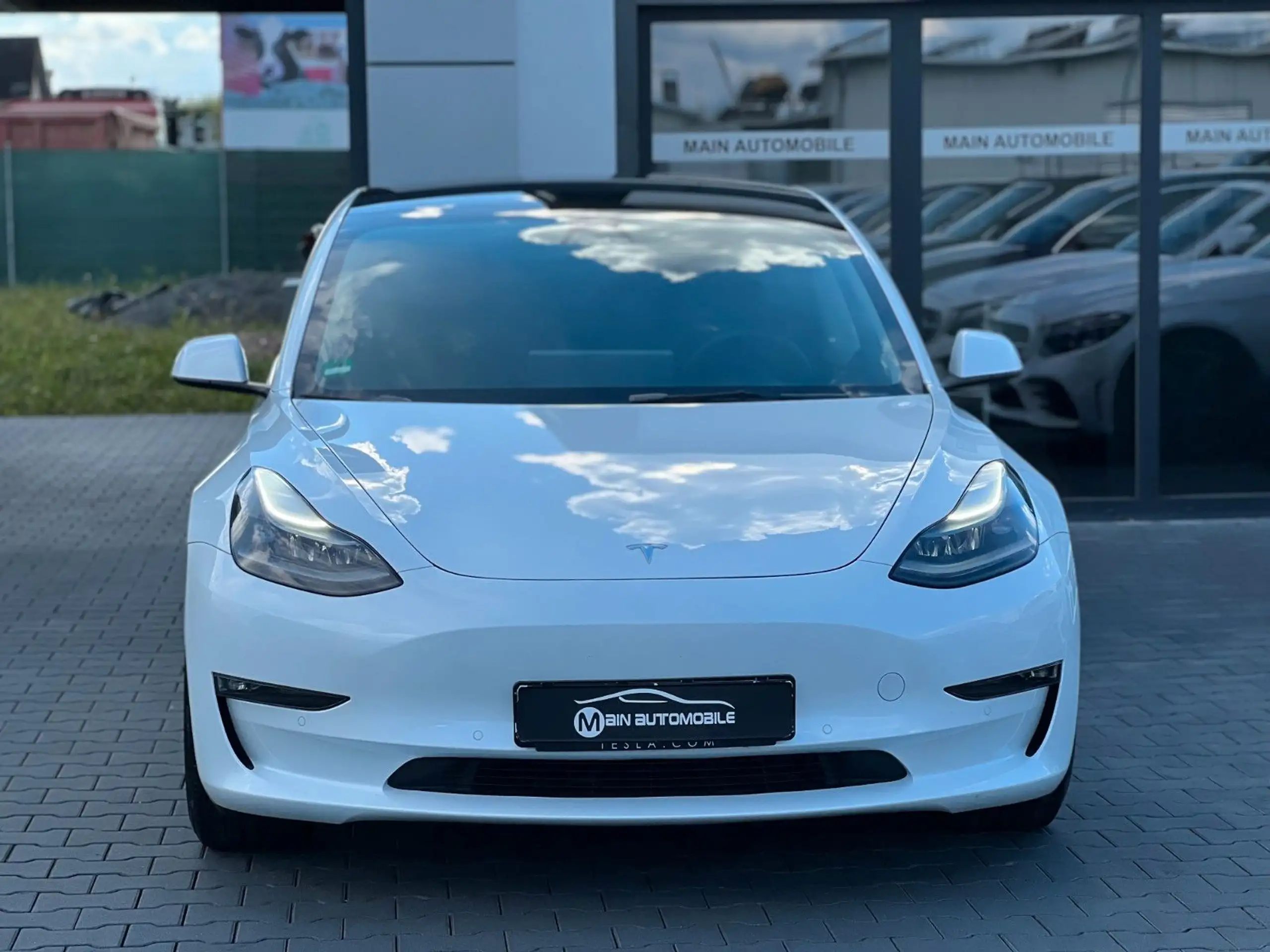 Tesla - Model 3