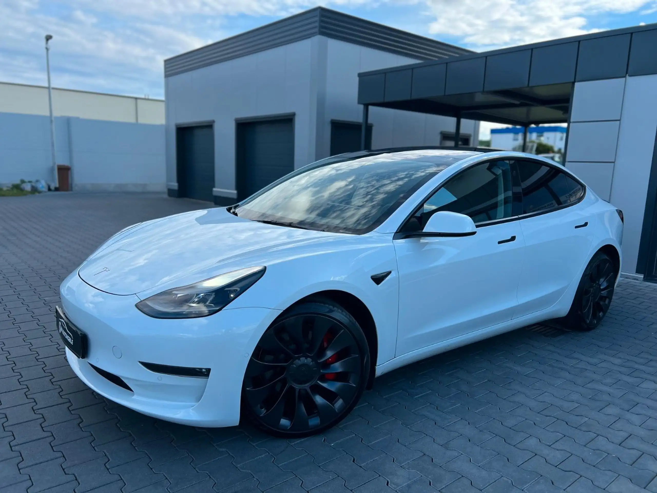 Tesla - Model 3