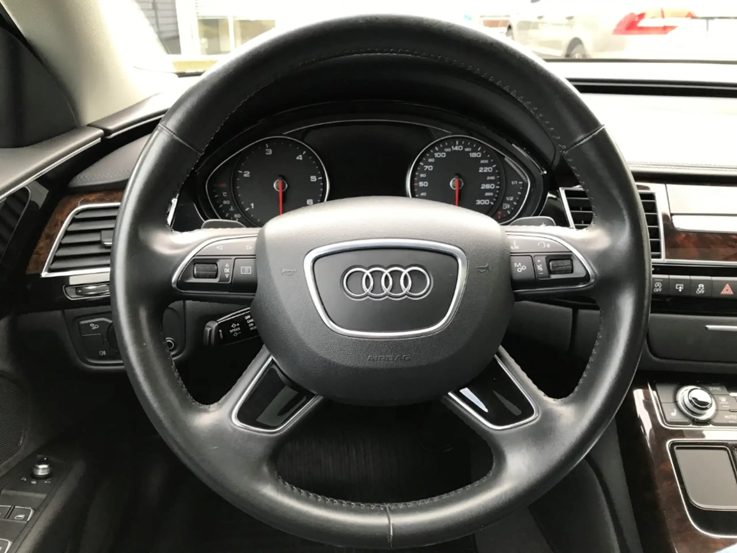 Audi - A8