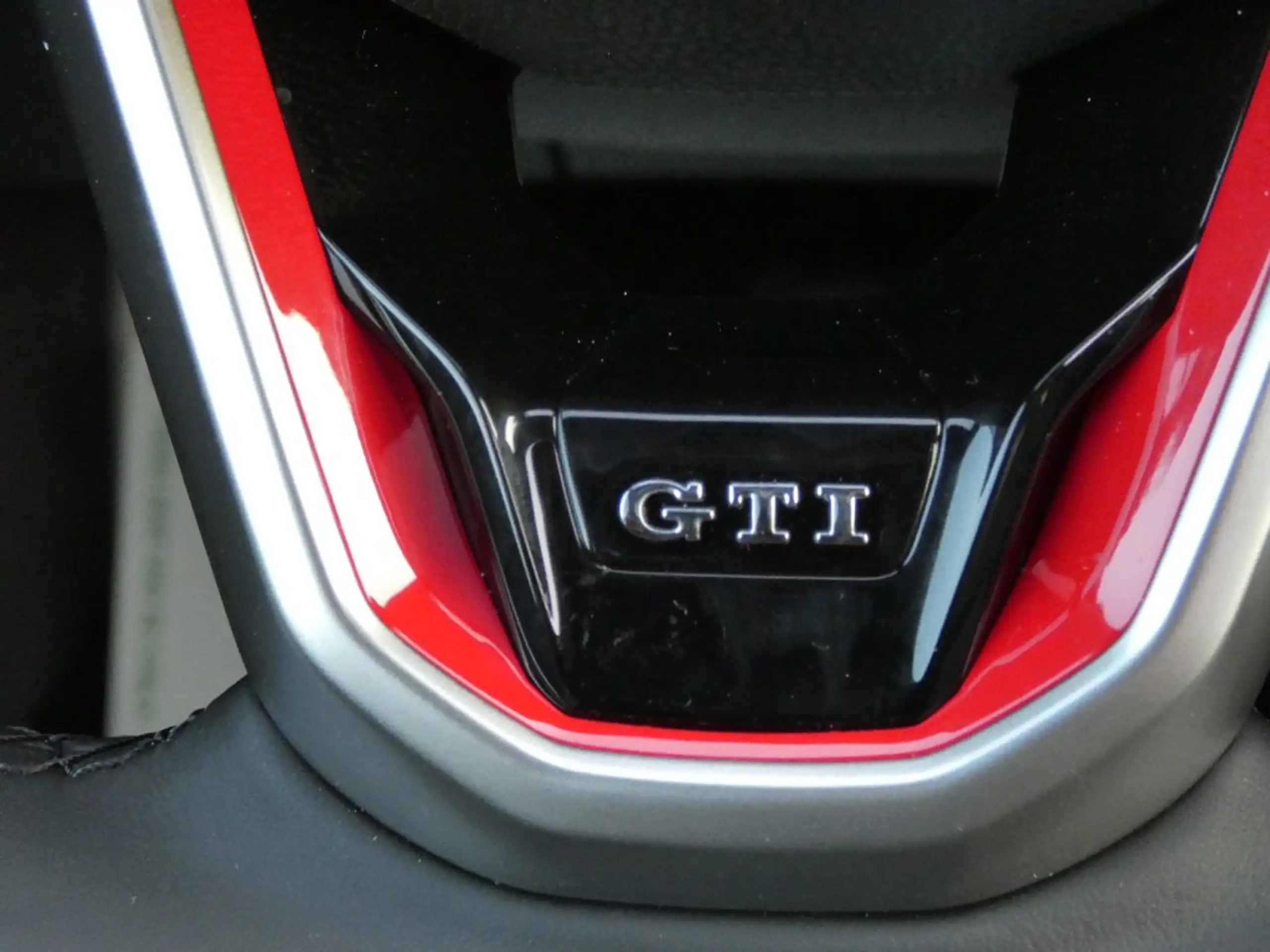 Volkswagen - Golf GTI