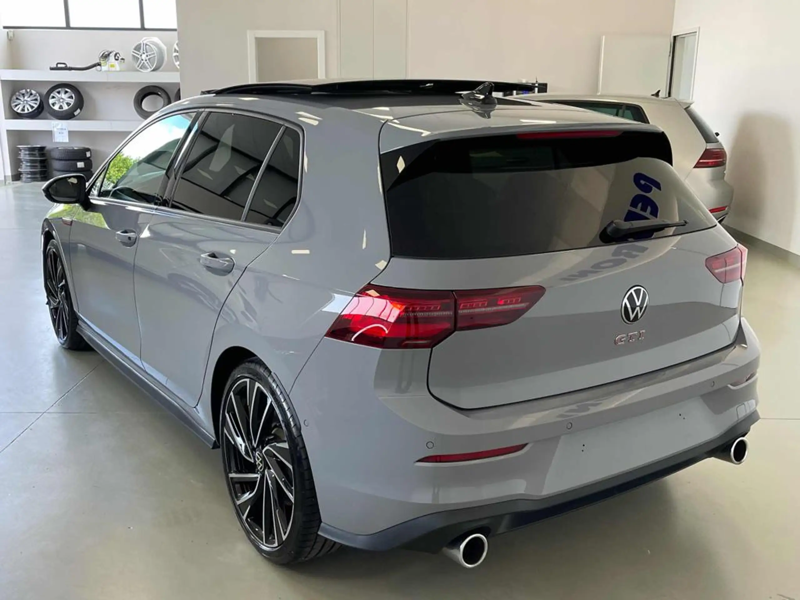 Volkswagen - Golf GTI