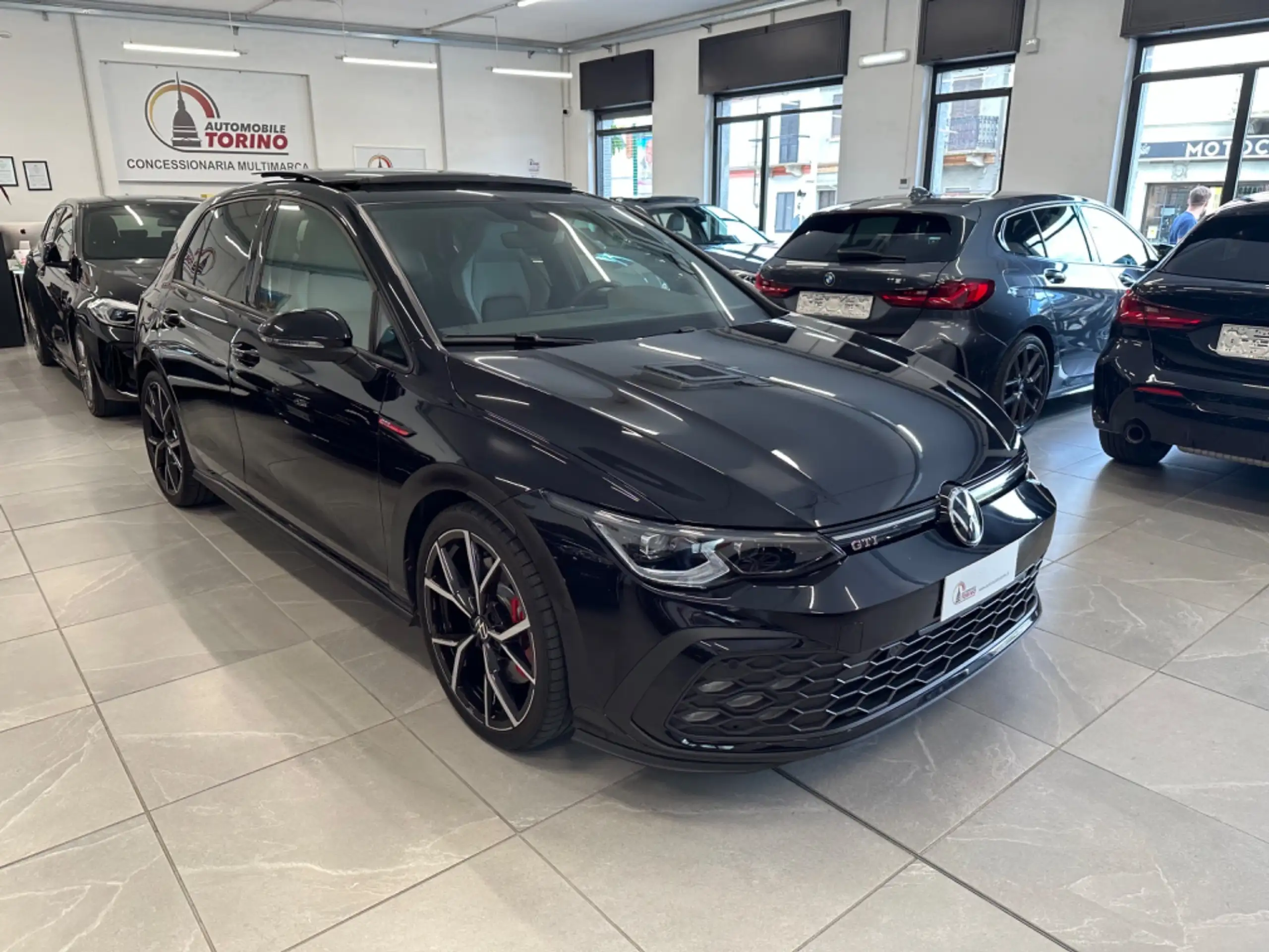 Volkswagen - Golf GTI