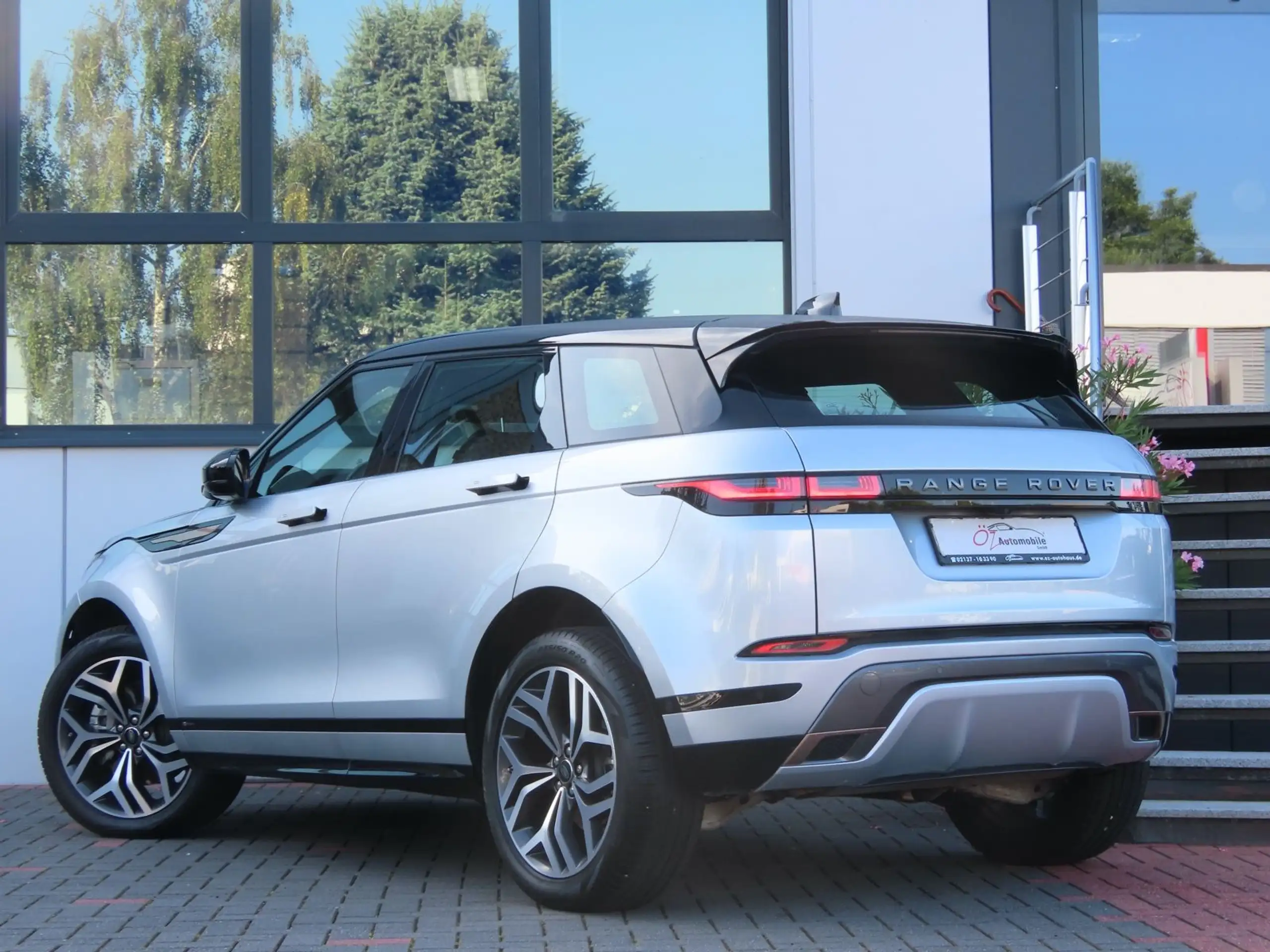 Land Rover - Range Rover Evoque