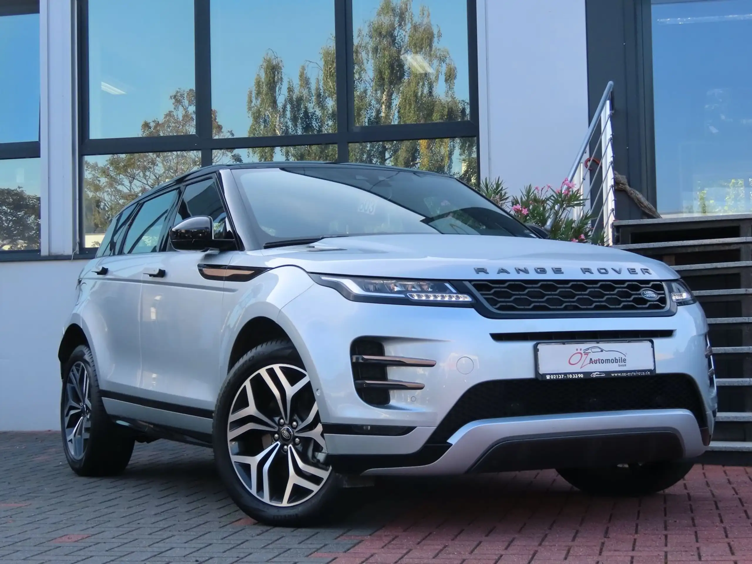 Land Rover - Range Rover Evoque