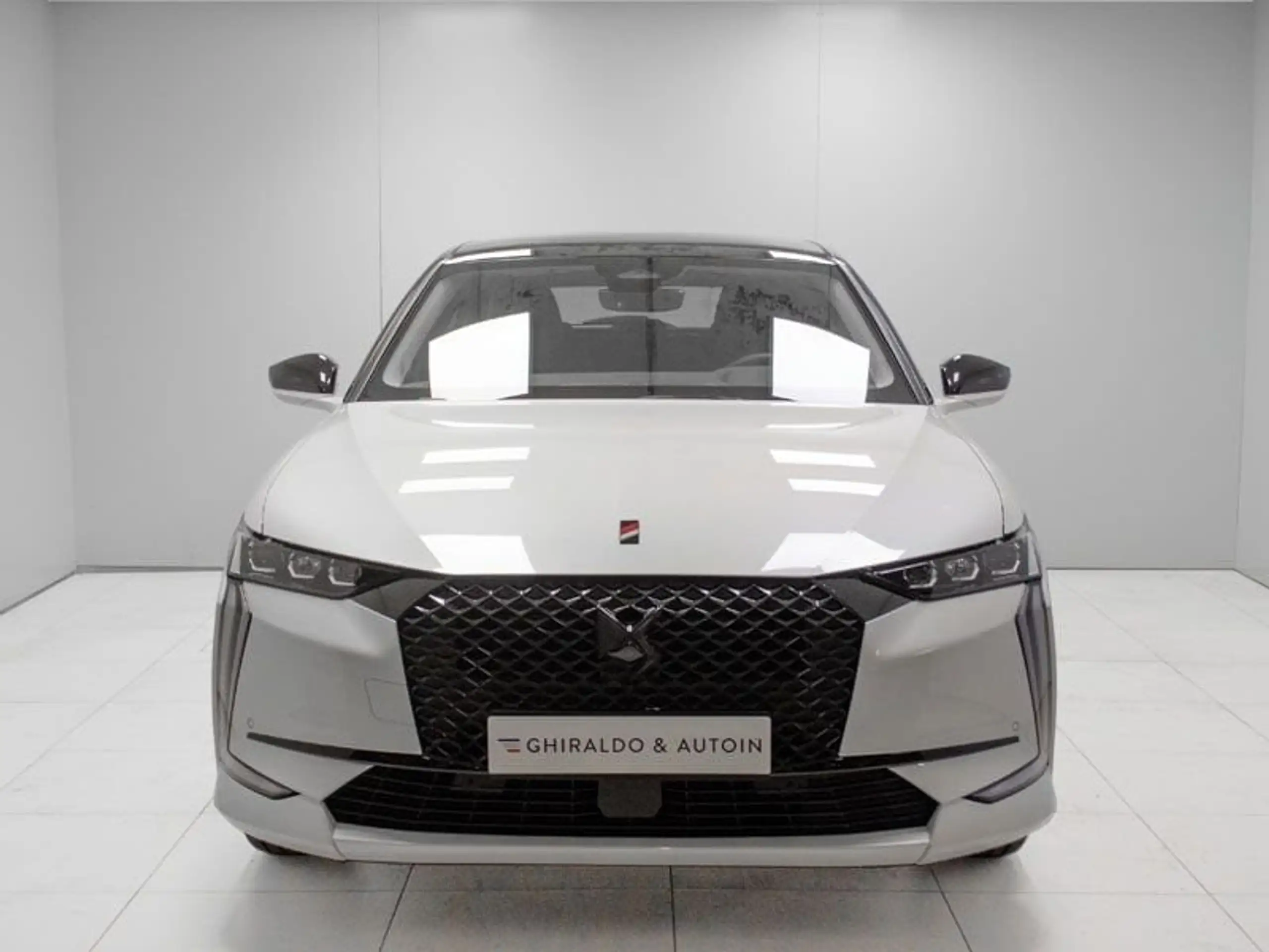 DS Automobiles - DS 4